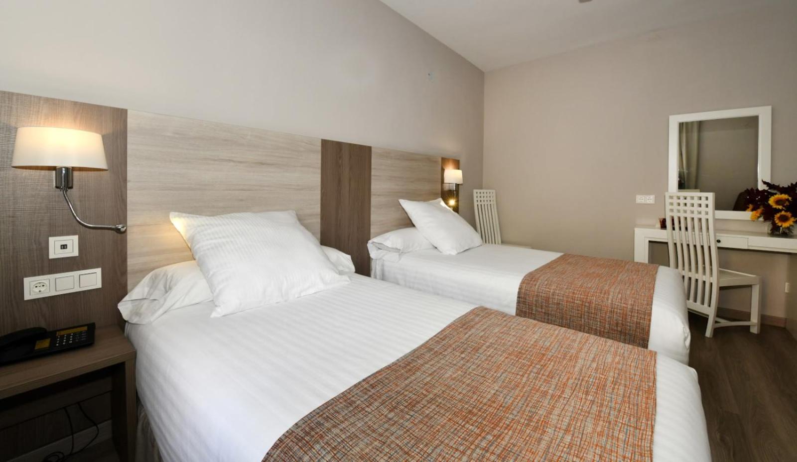 Standard Double Room - Photo 5