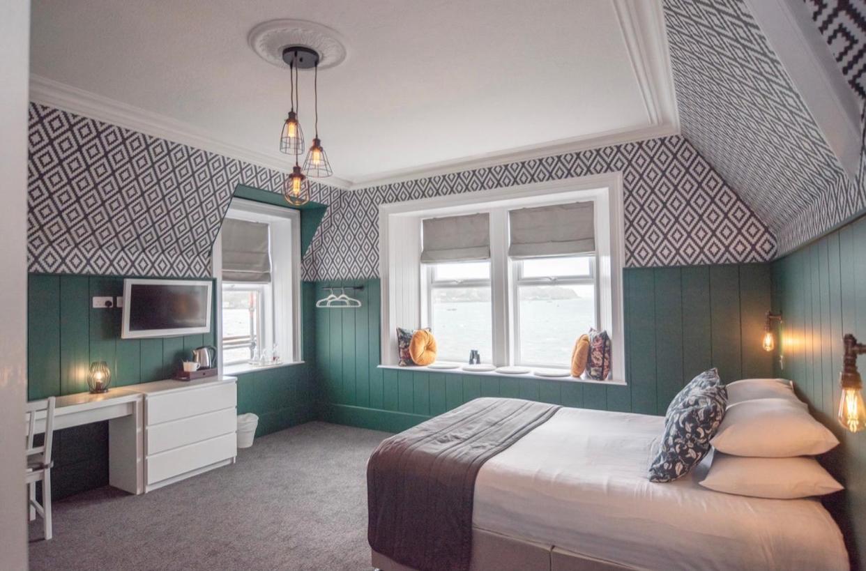 Deluxe Double Room with Sea View - Photo 19