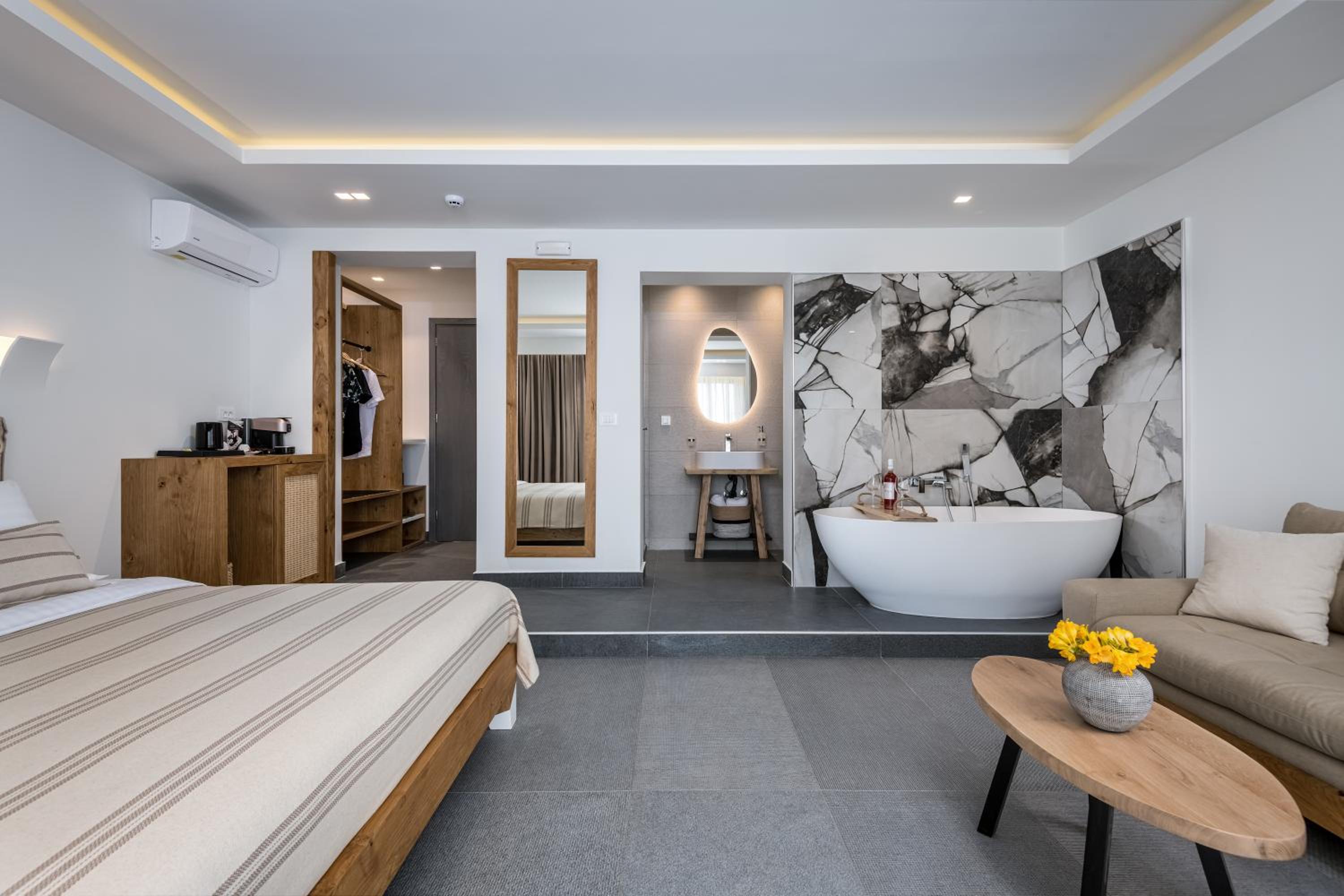 Deluxe Suite - Photo 9