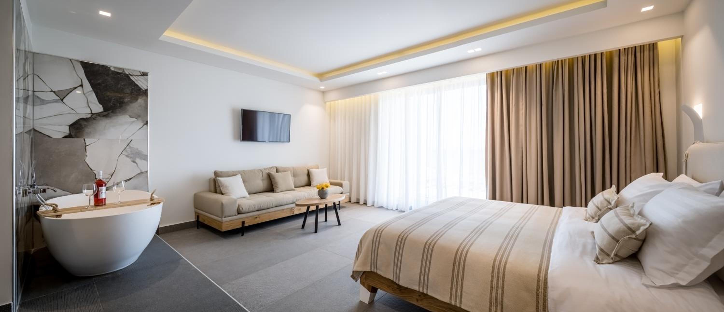 Deluxe Suite - Photo 3
