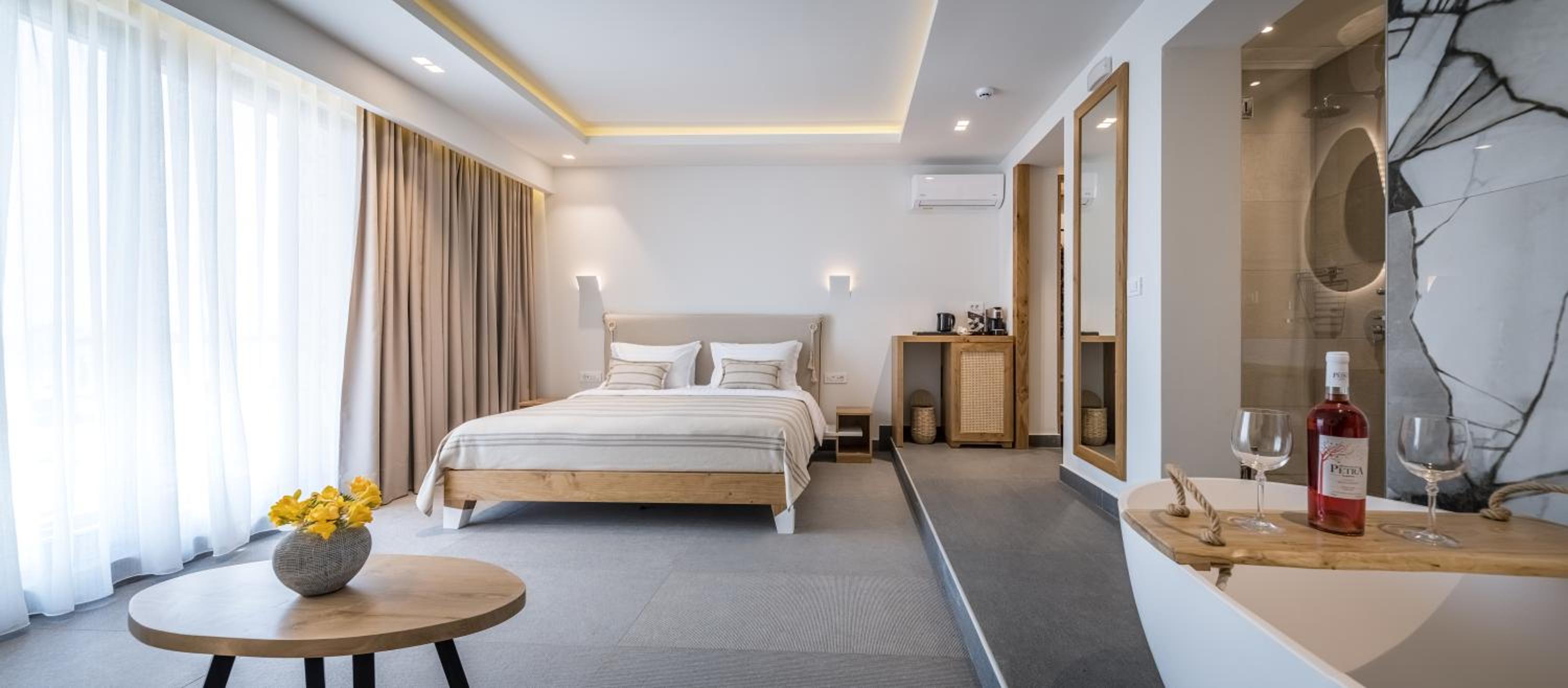 Deluxe Suite - Photo 2