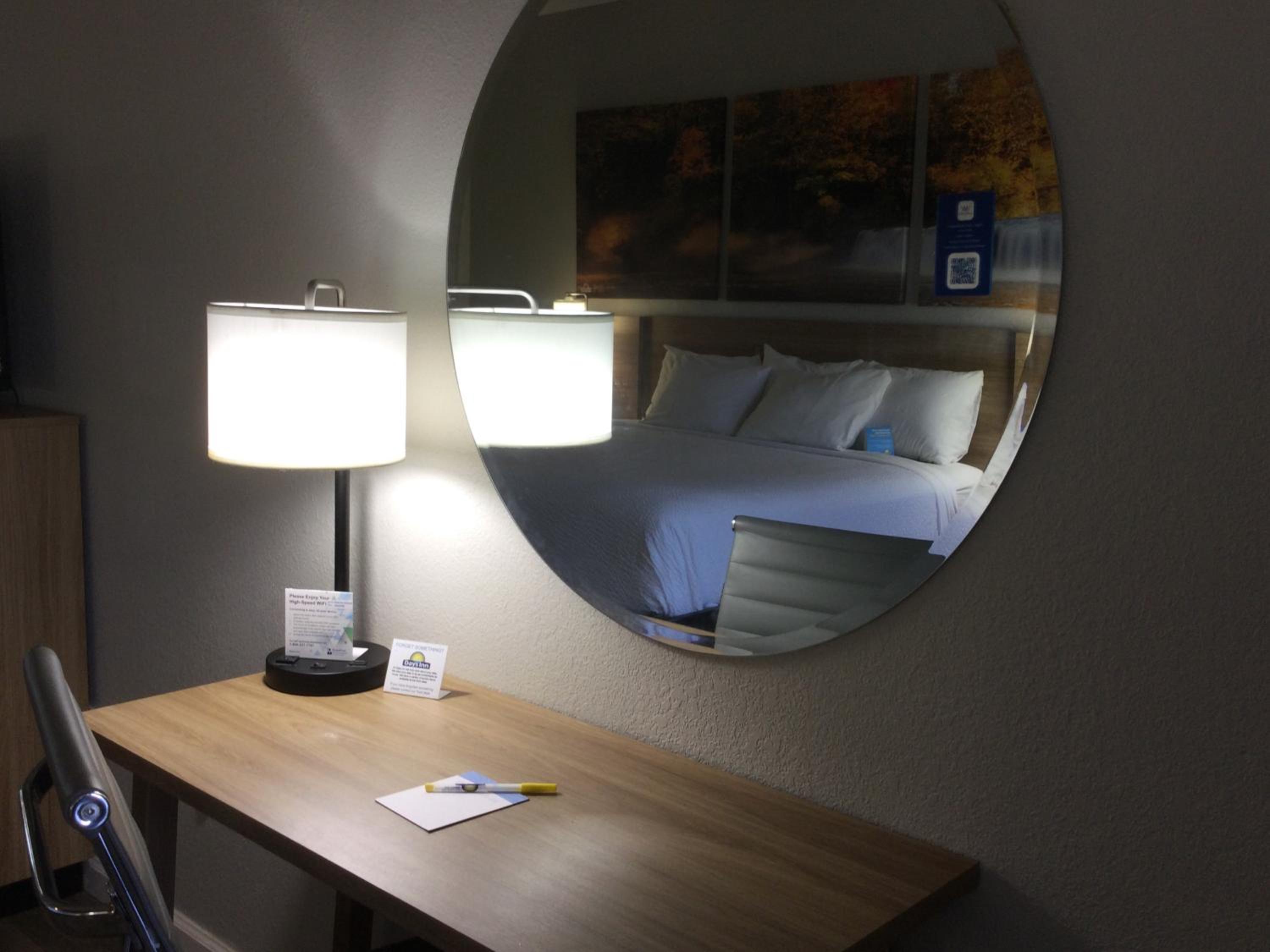 King Studio Suite - Non-Smoking - Photo 1