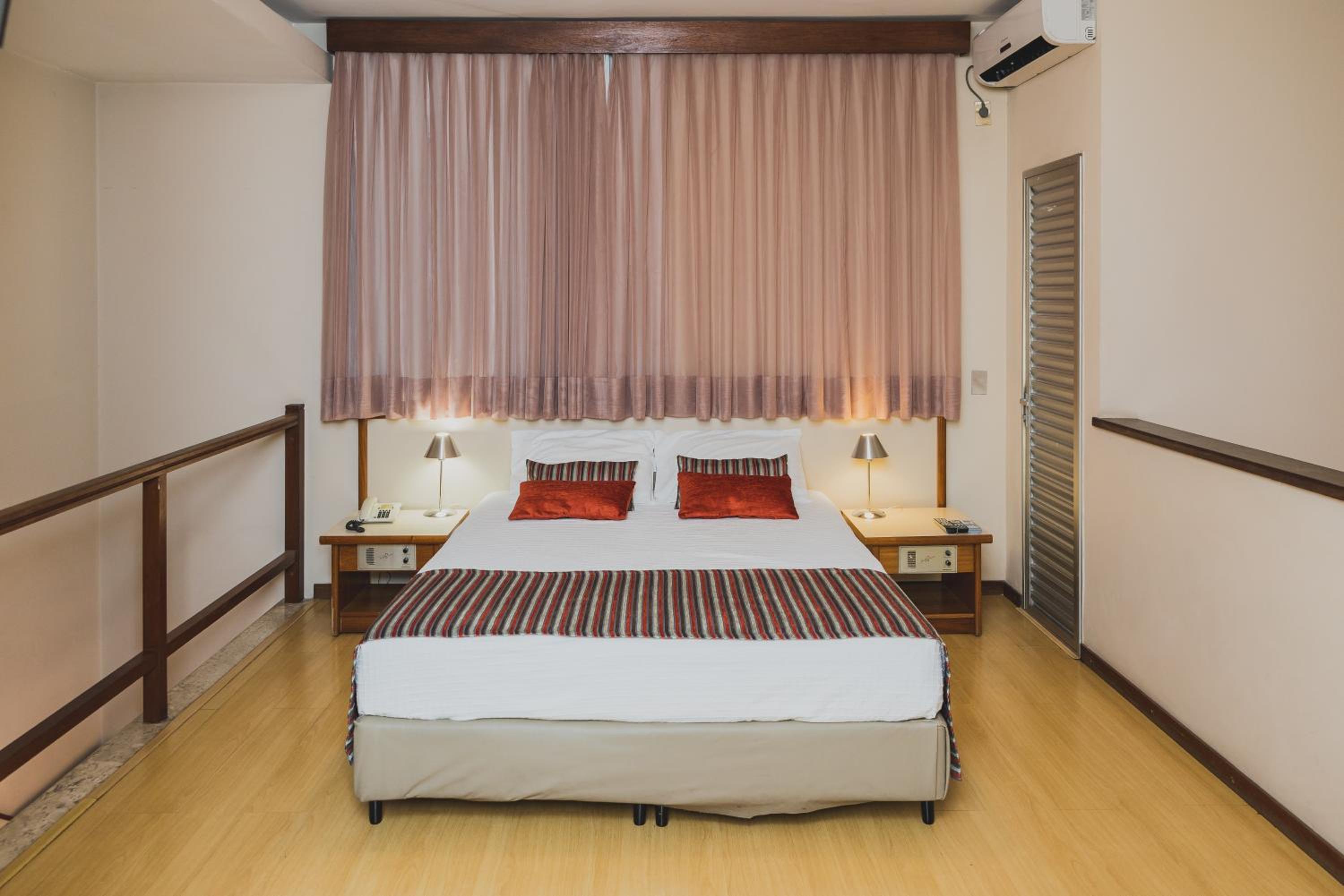 Deluxe Queen Suite