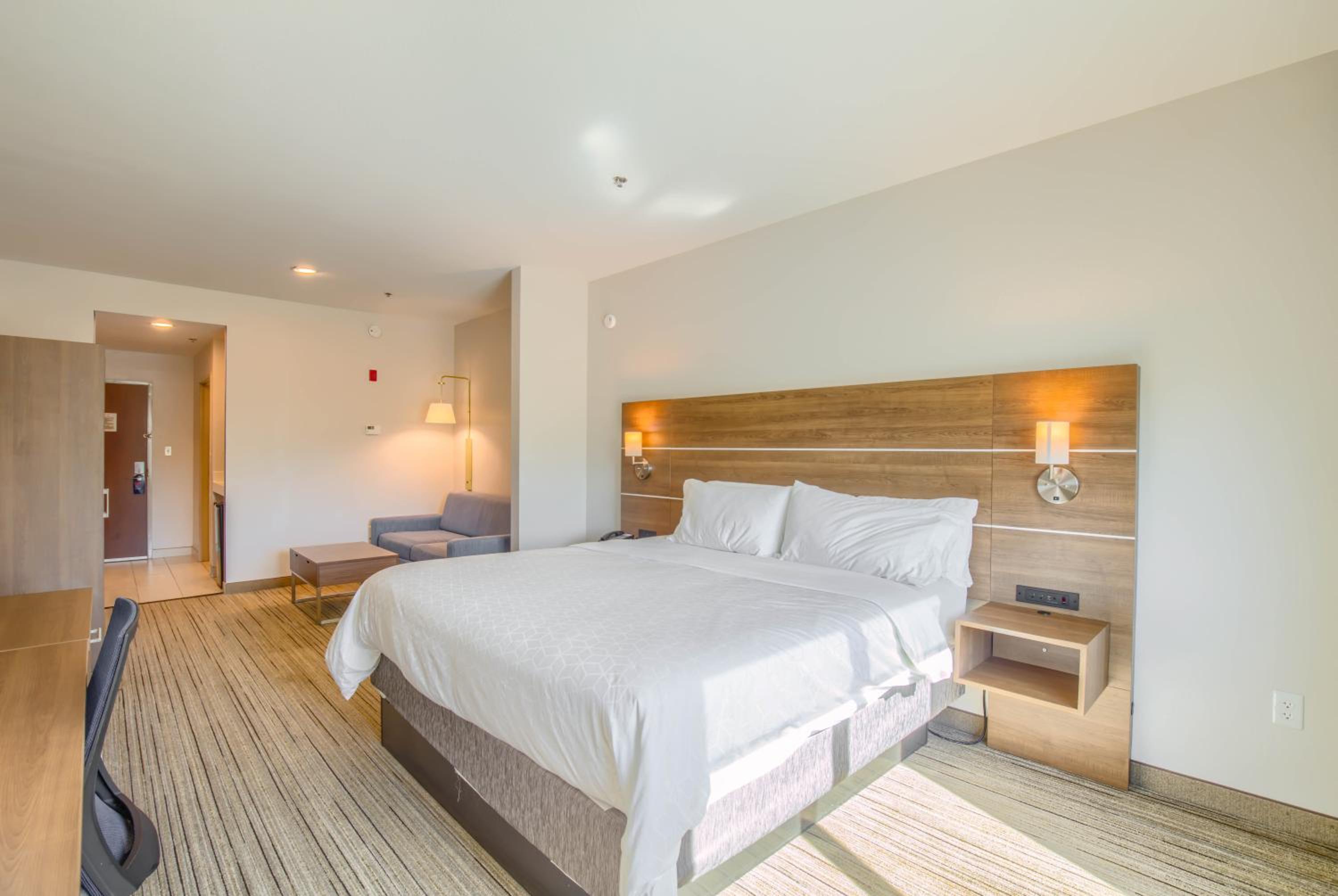 King Suite - Photo 2