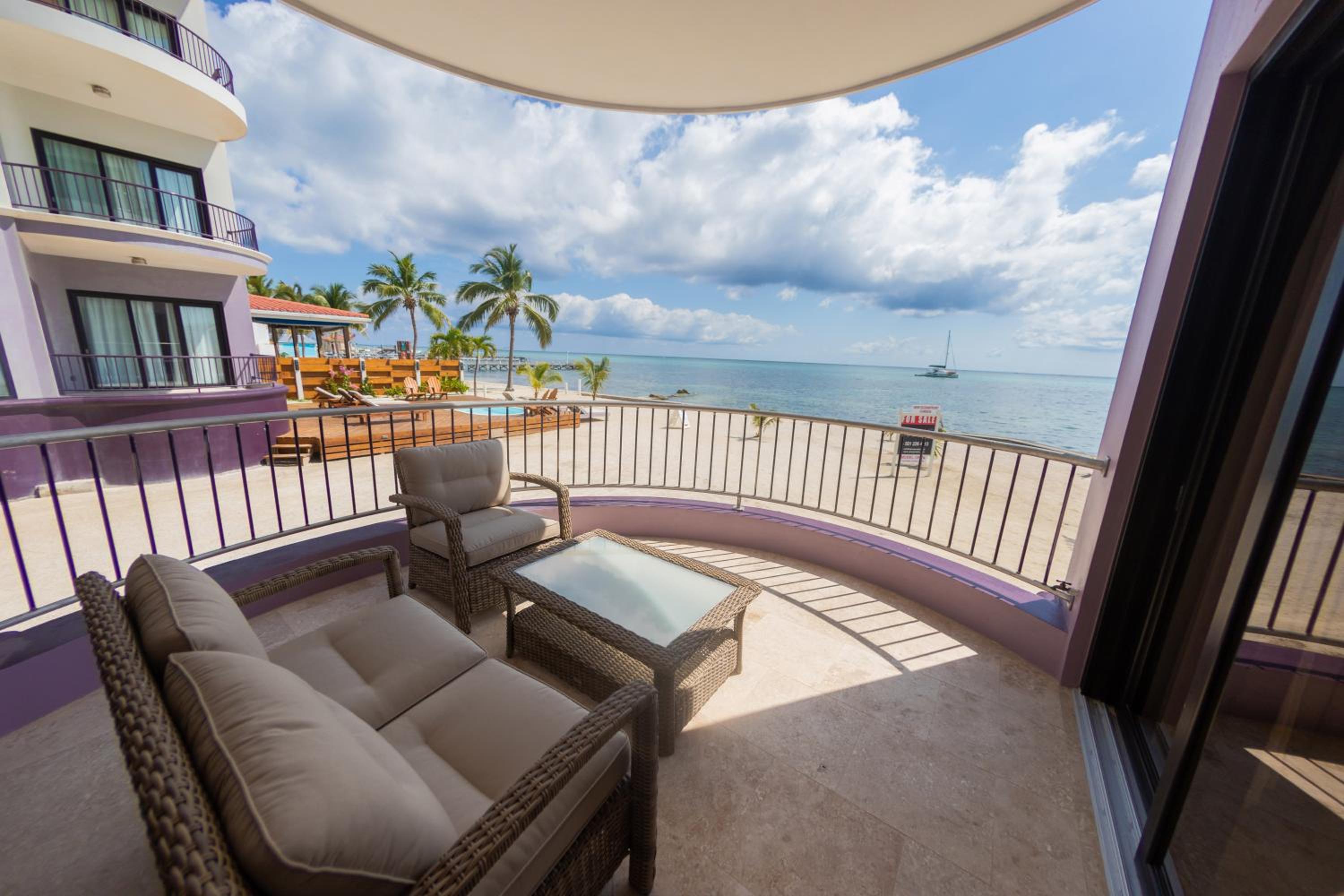 Oceanfront Deluxe Suite