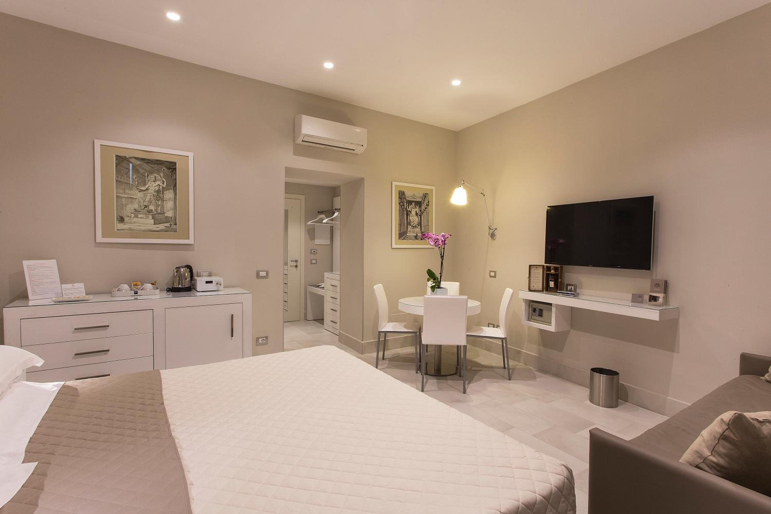 Deluxe Suite