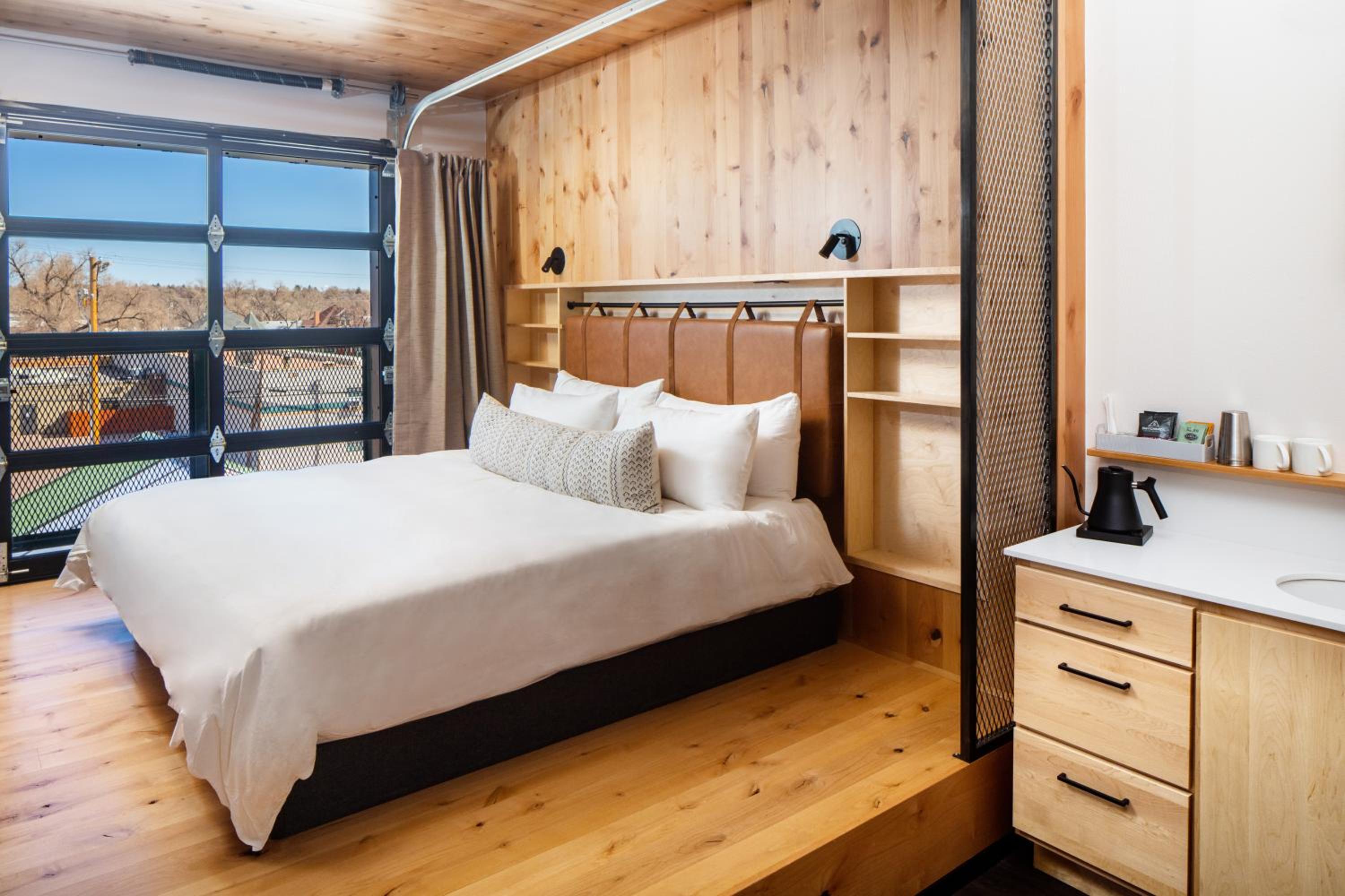 King Suite - Photo 9
