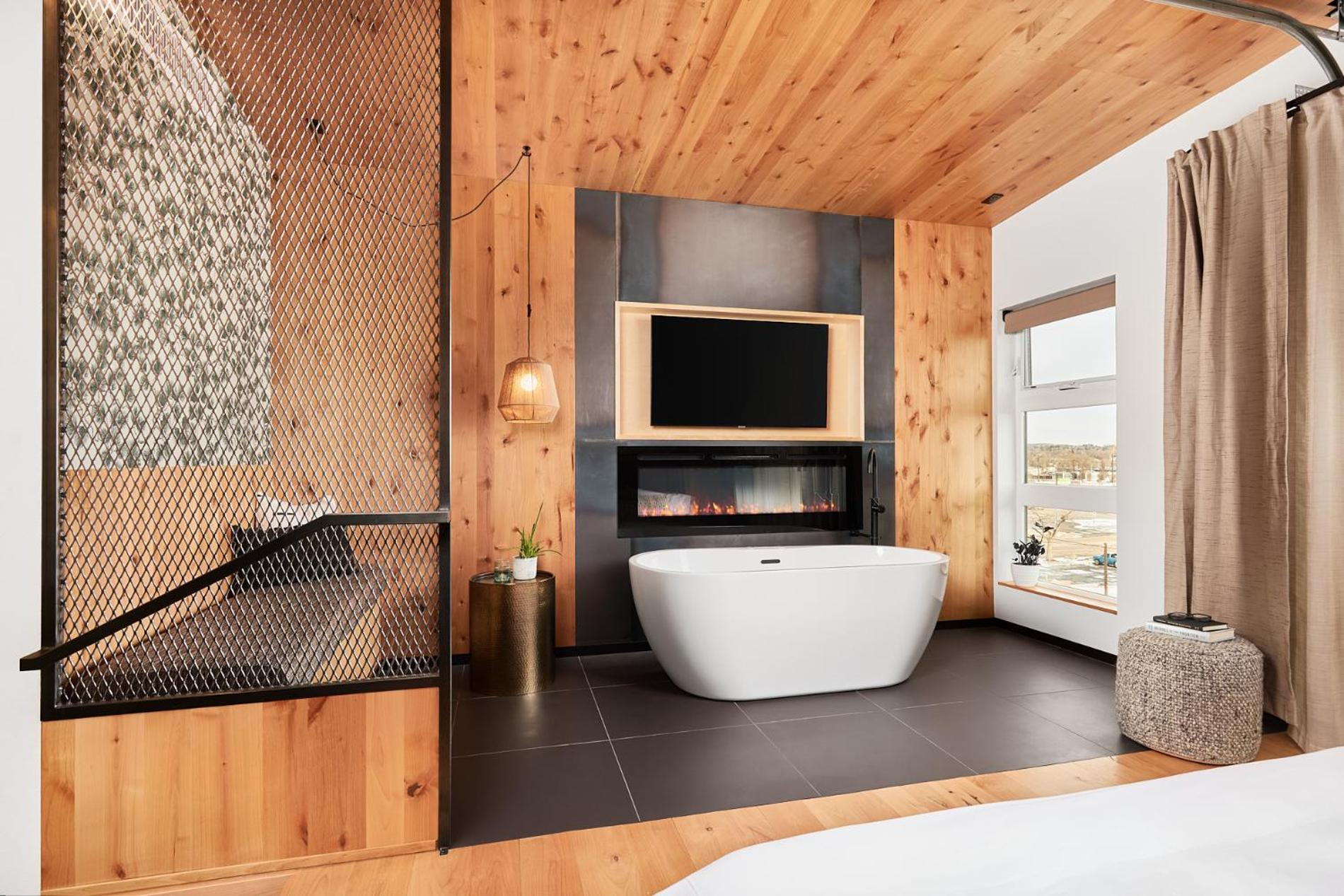 King Suite - Photo 10
