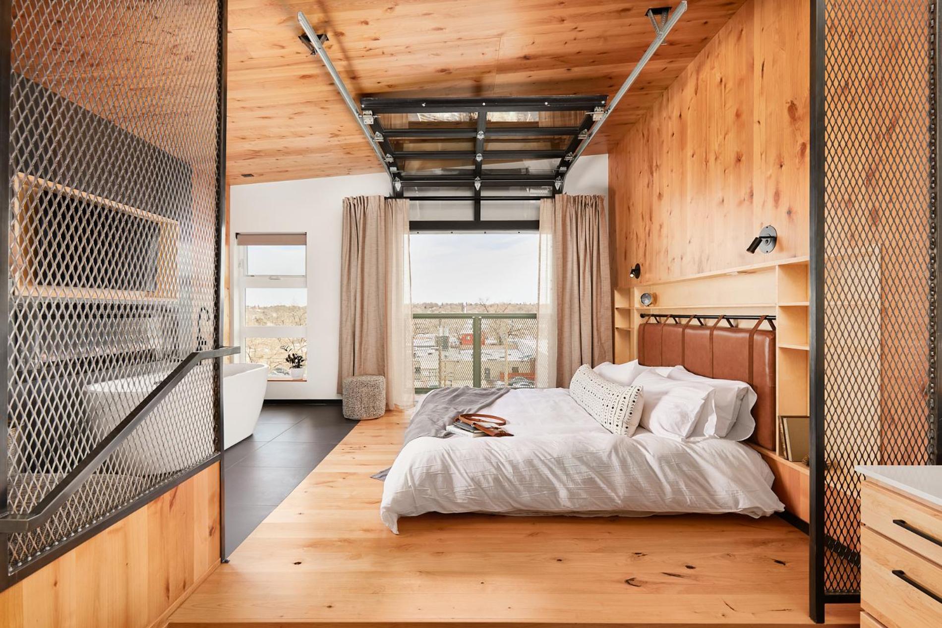 King Suite - Photo 1