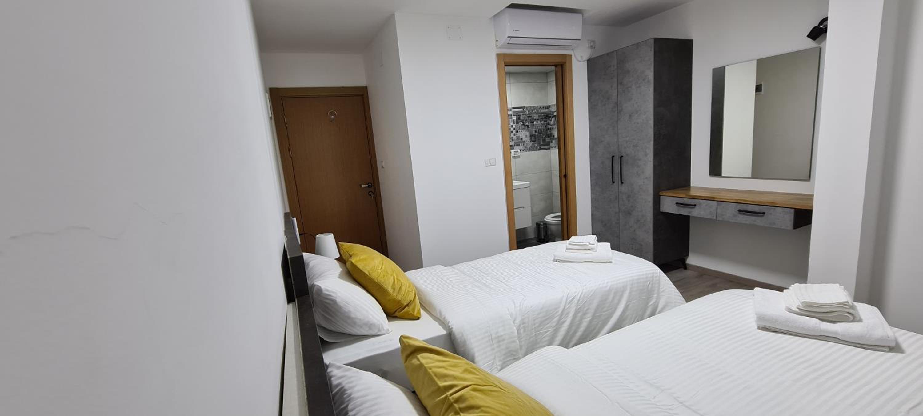 Deluxe Double or Twin Room - Photo 6