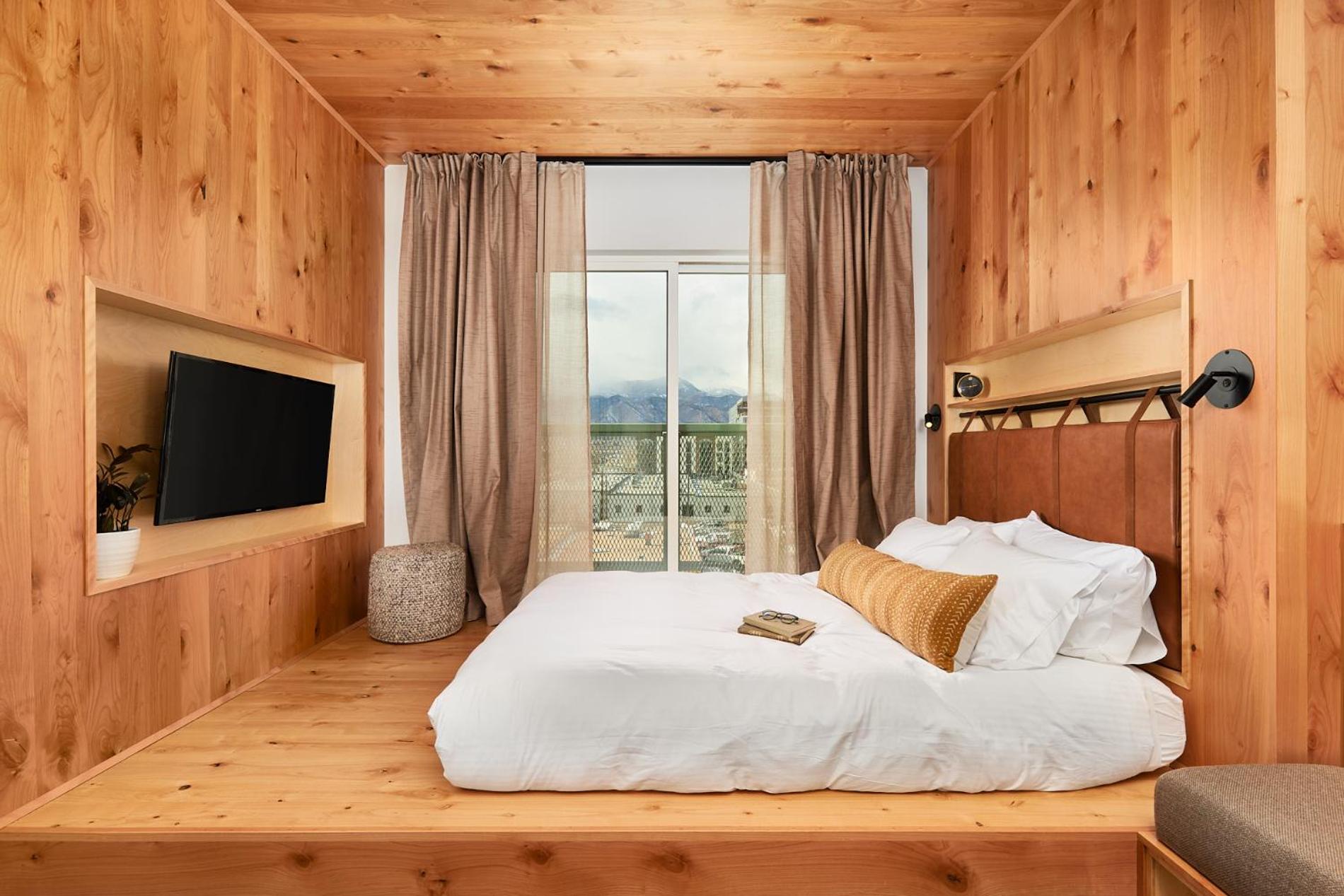 Mountain Junior Queen Suite - Photo 8
