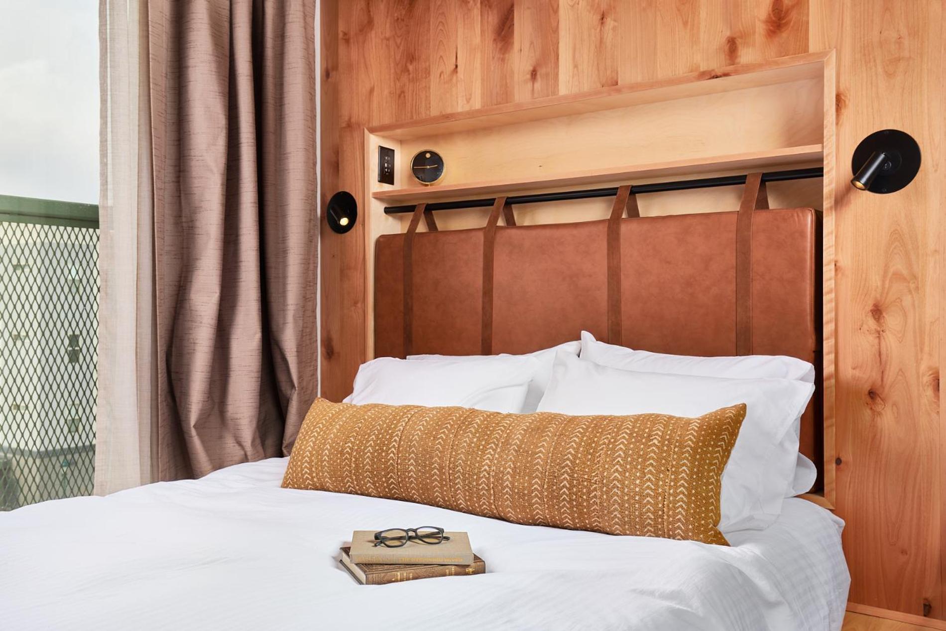 Mountain Junior Queen Suite - Photo 1