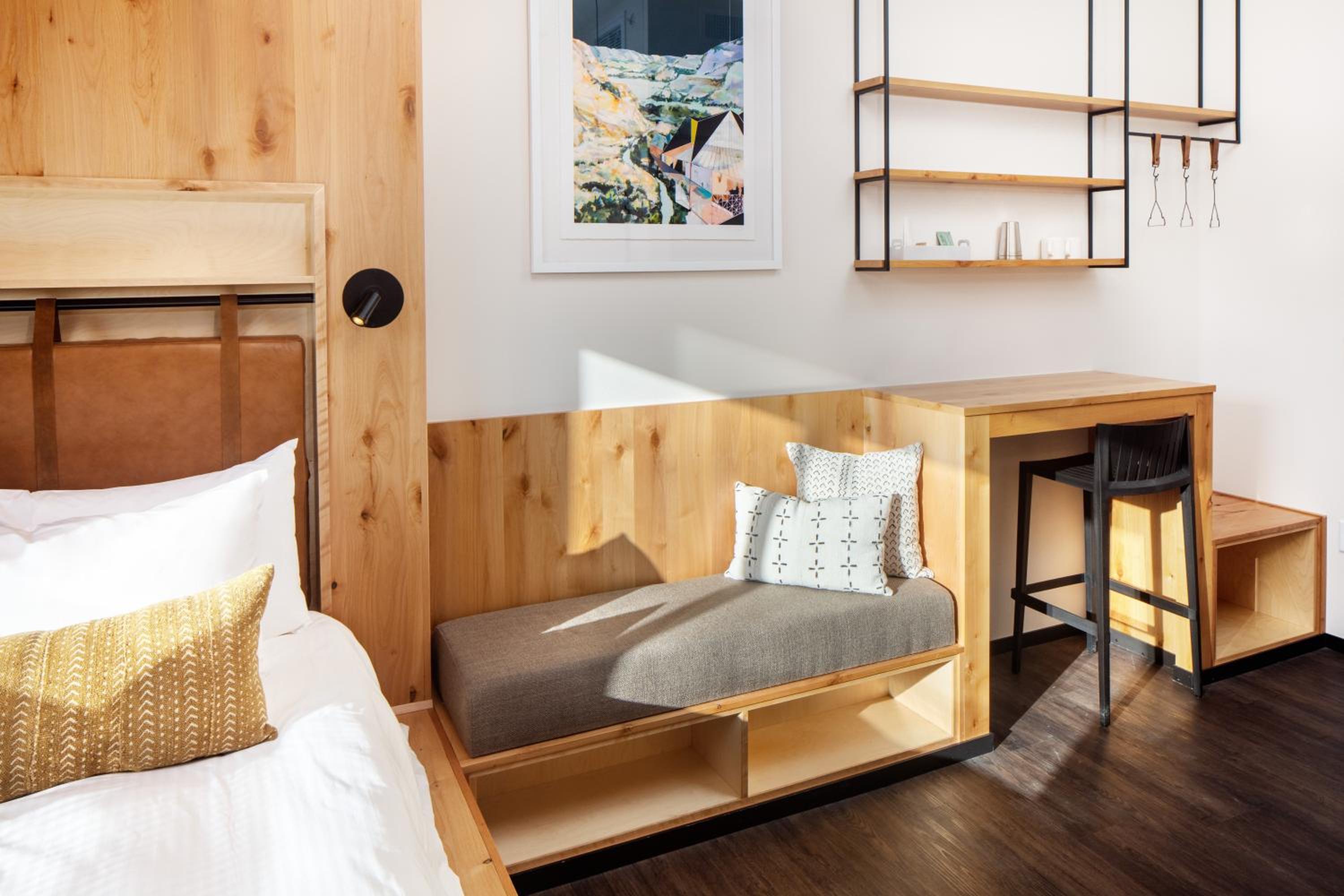 Mountain Junior Queen Suite - Photo 7