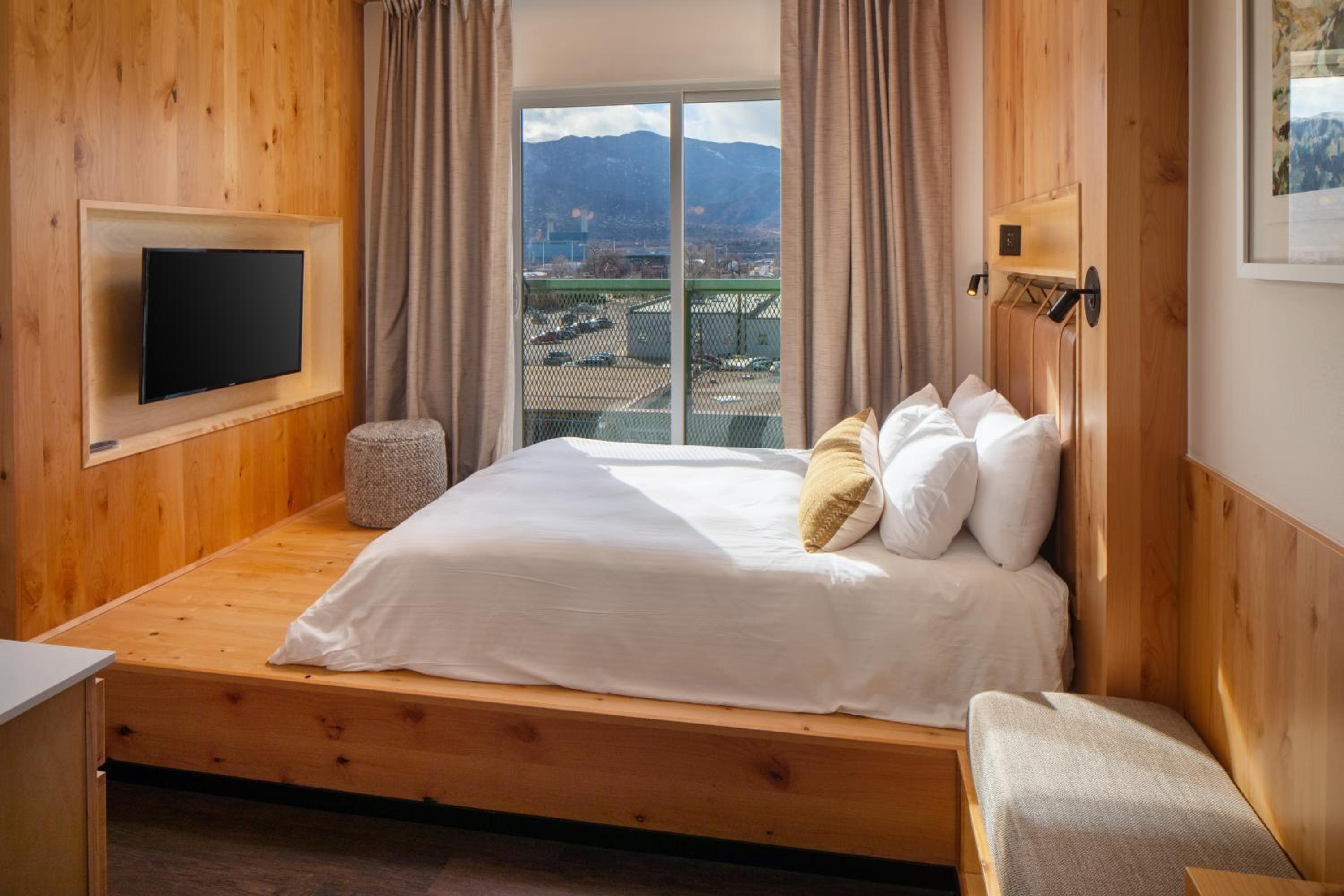 Mountain Junior Queen Suite - Photo 9
