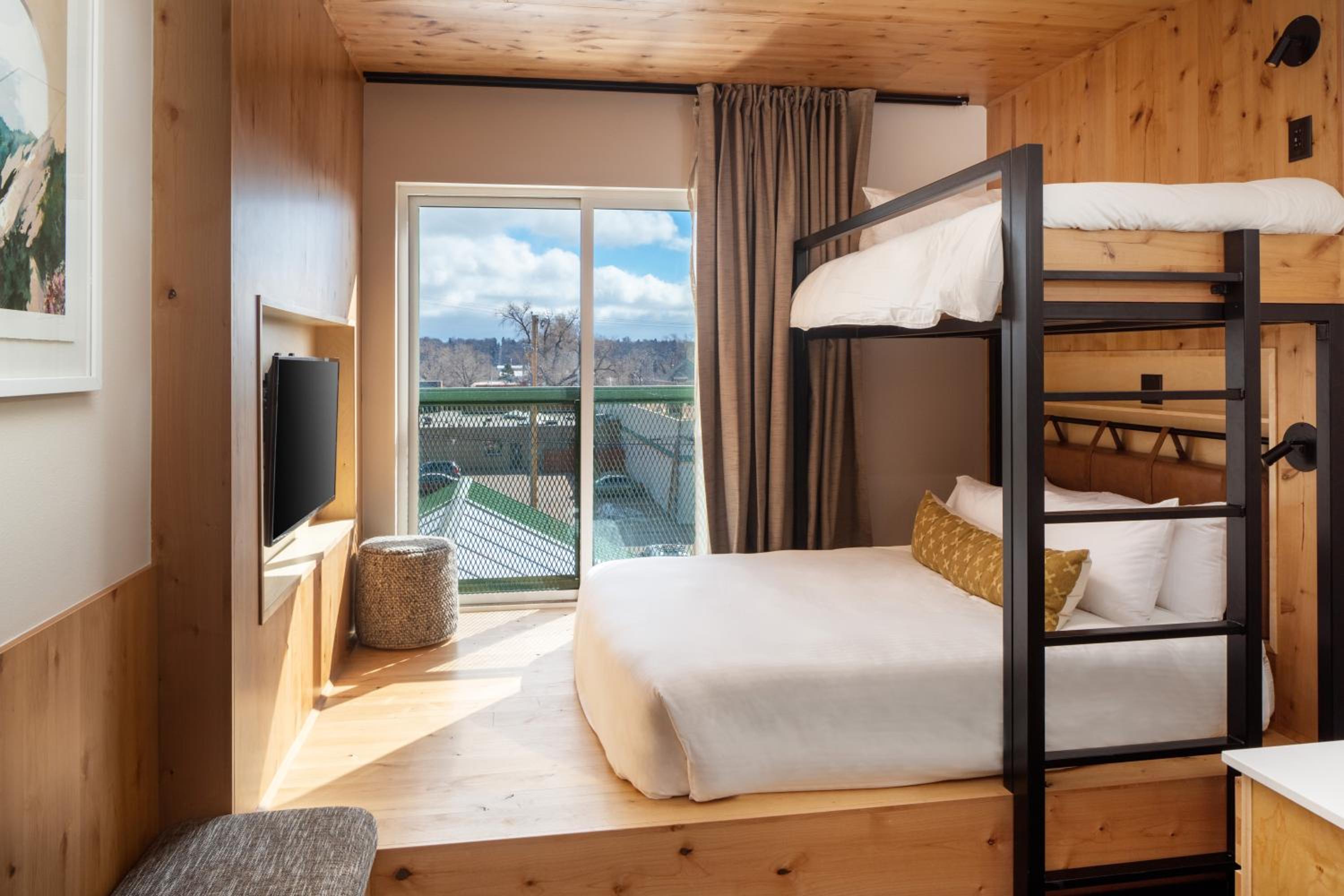 Junior Queen with Bunk Bed Suite - Photo 4