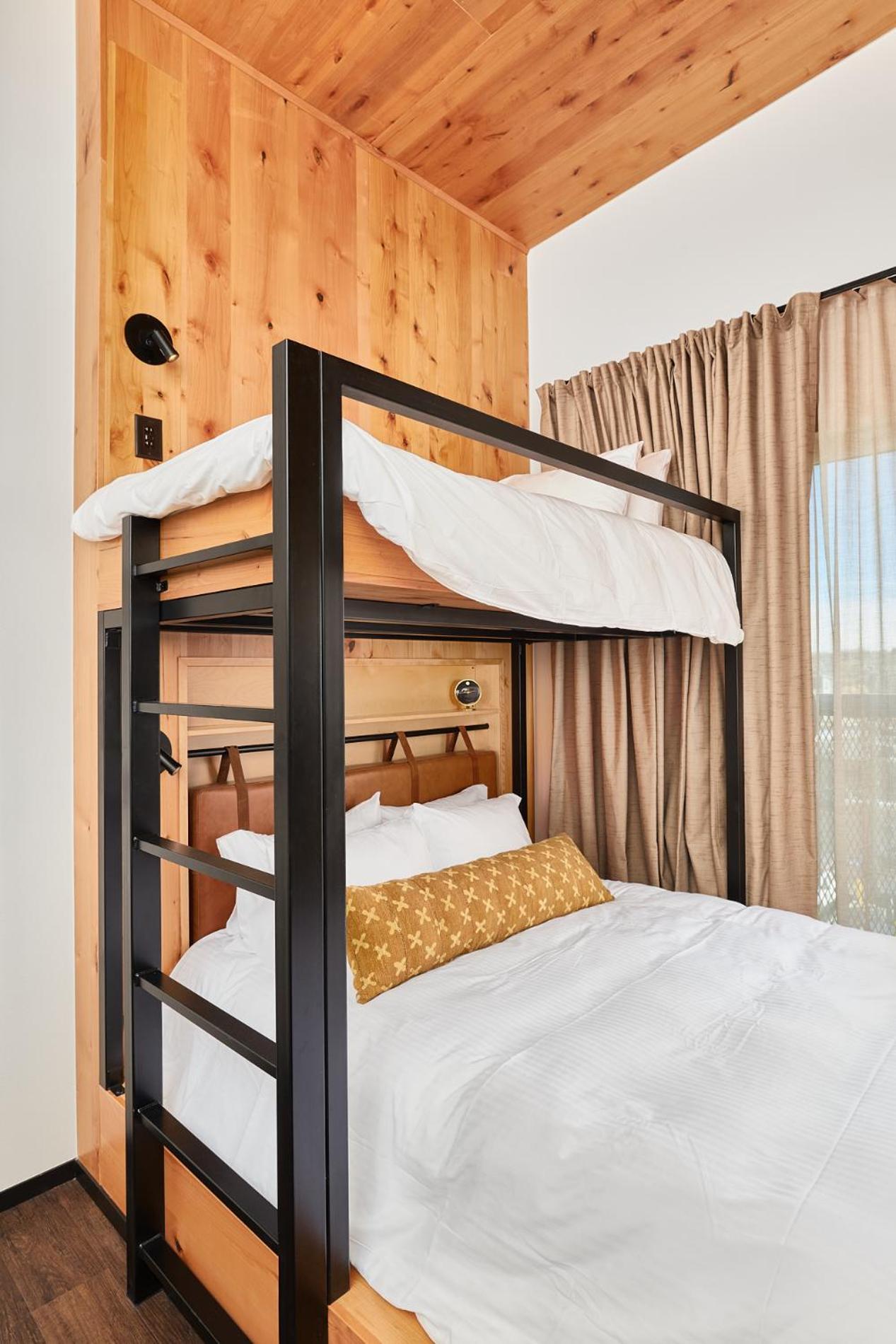Junior Queen with Bunk Bed Suite - Photo 2