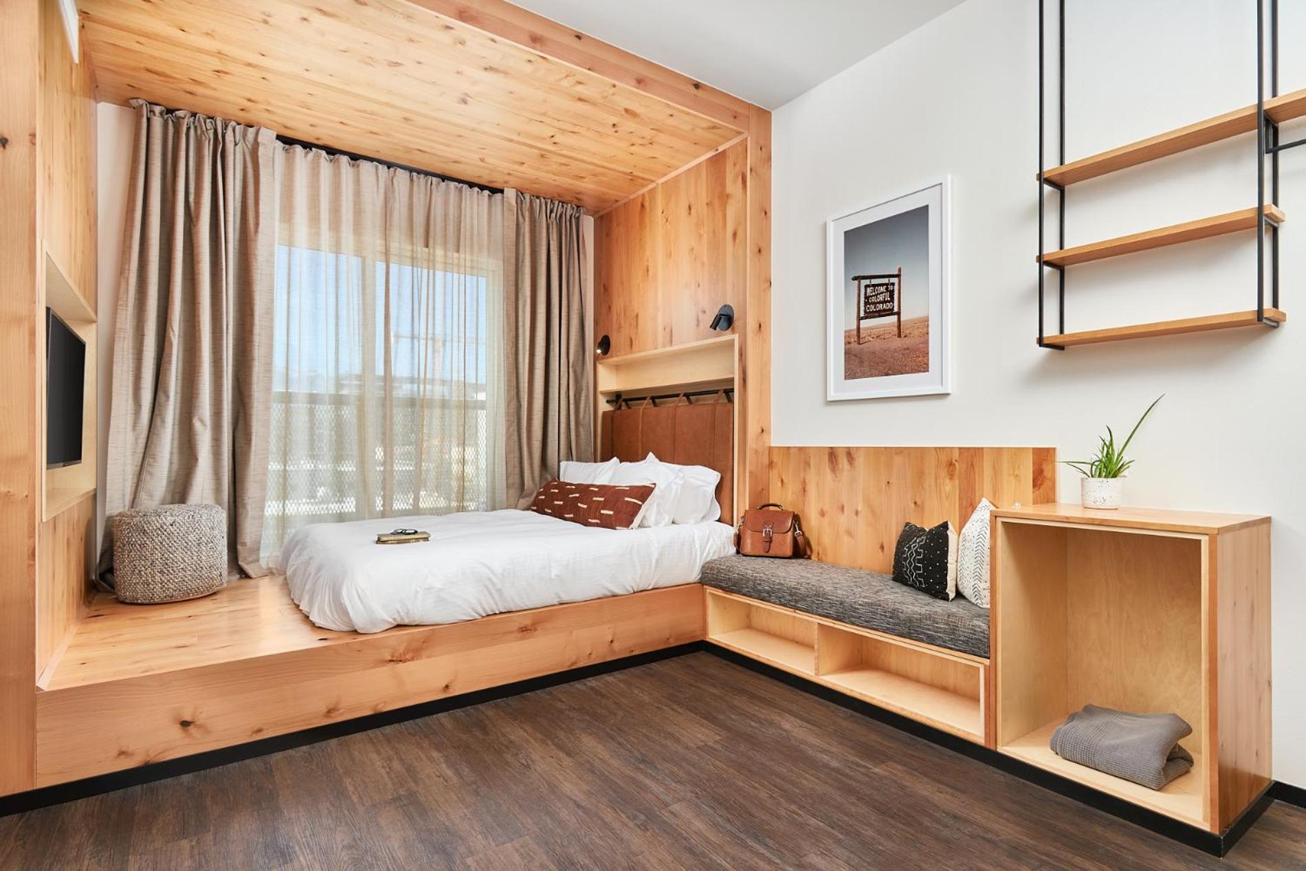 Mountain Junior Queen Suite - Photo 15