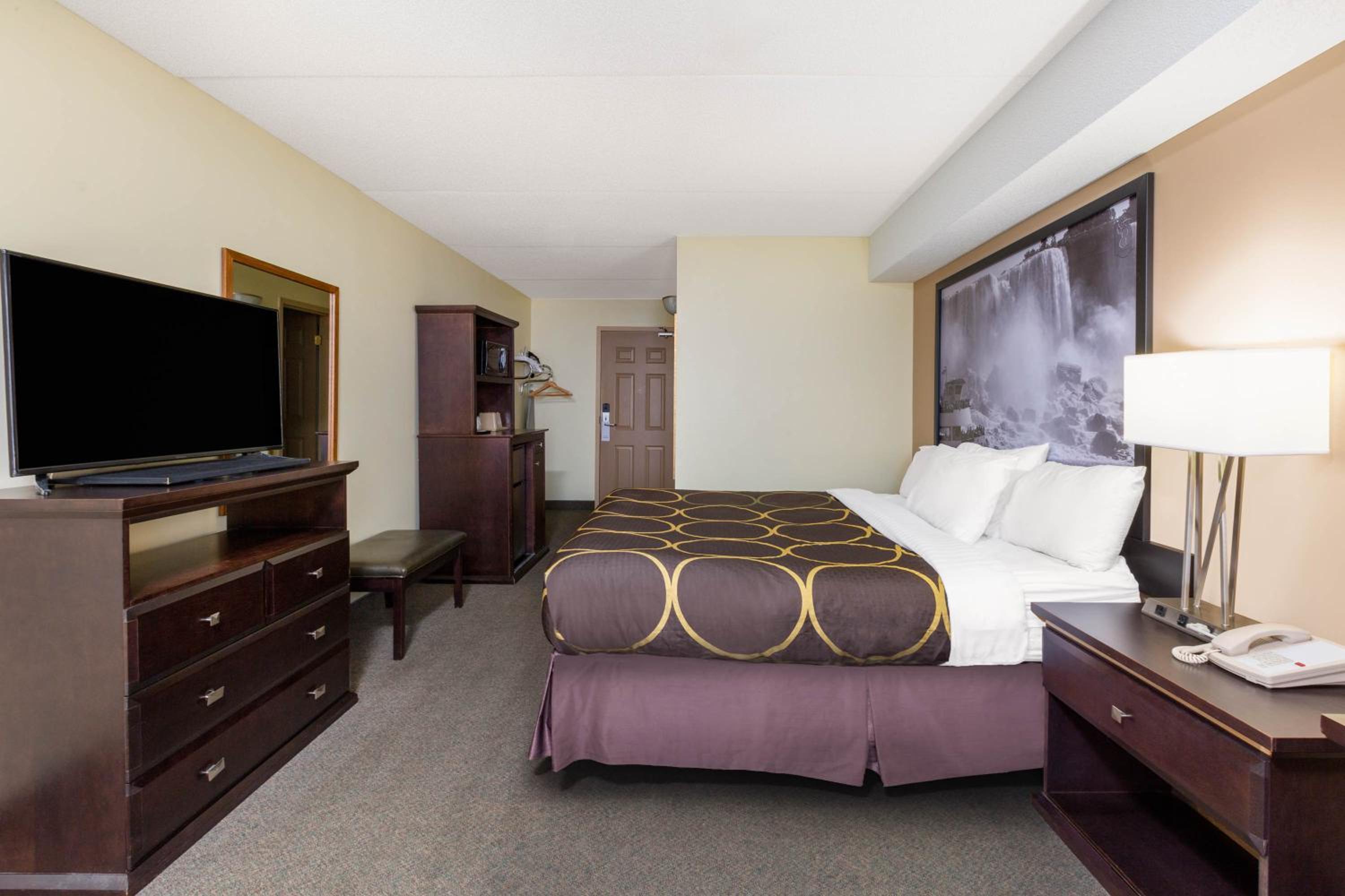 King Room - Non-Smoking - Photo 5
