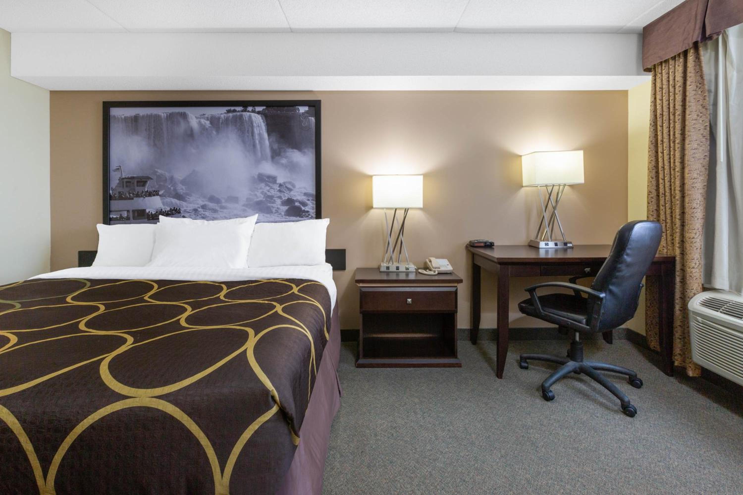 King Room - Non-Smoking - Photo 2