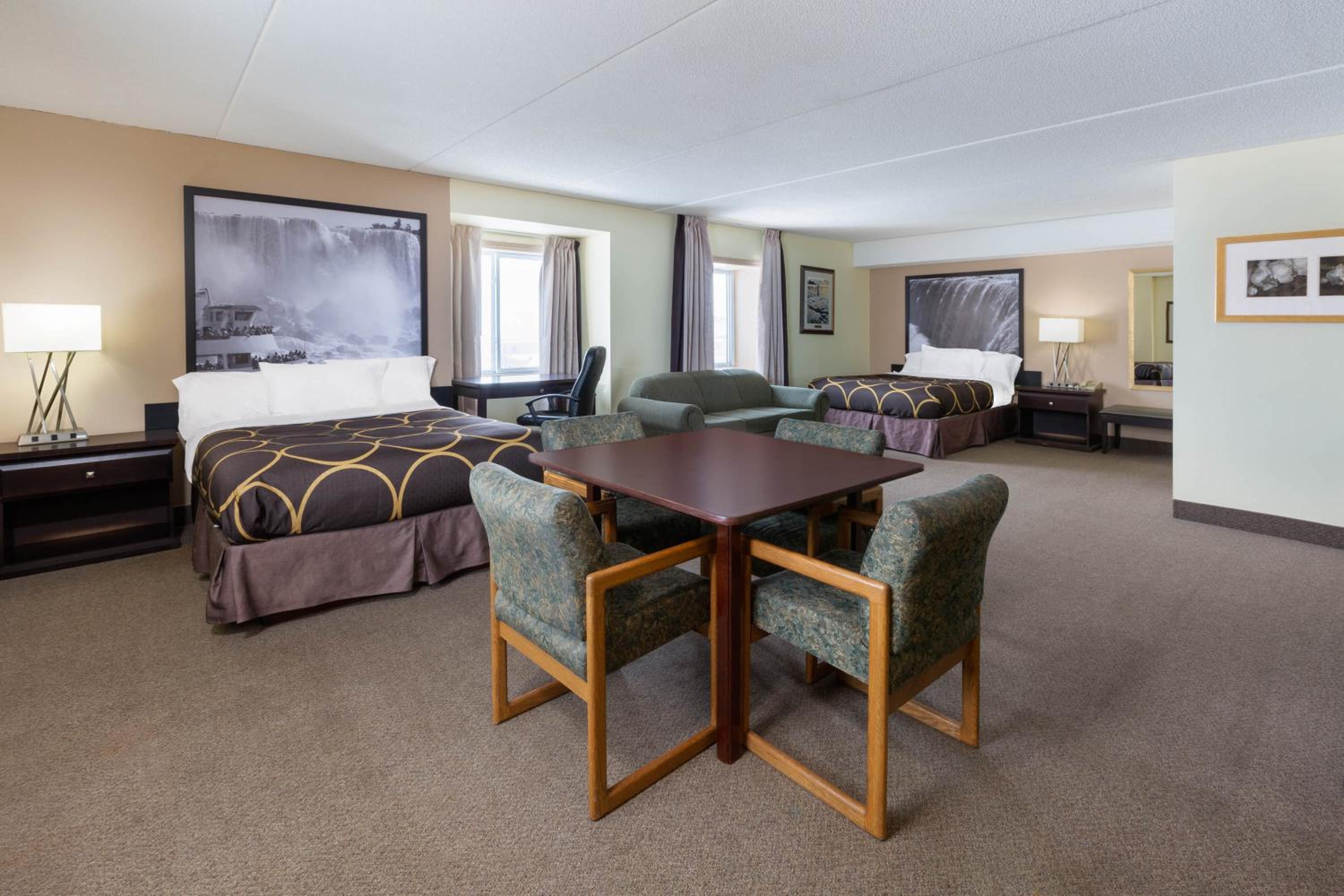 Two-Bedroom Family Suite with Four Queen Beds - Non-Smoking - Photo 2
