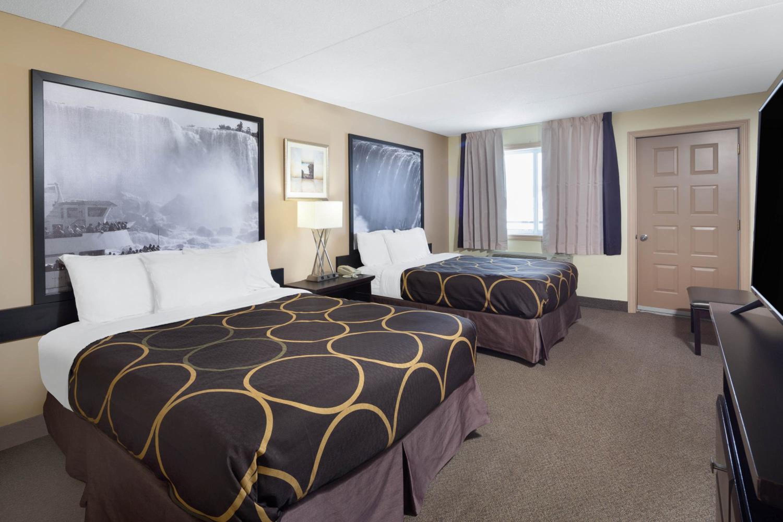 Two-Bedroom Family Suite with Four Queen Beds - Non-Smoking - Photo 3