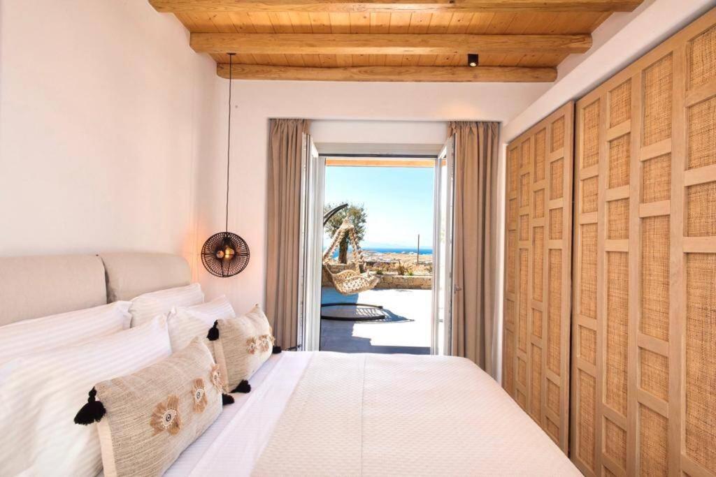Villa - Photo 1