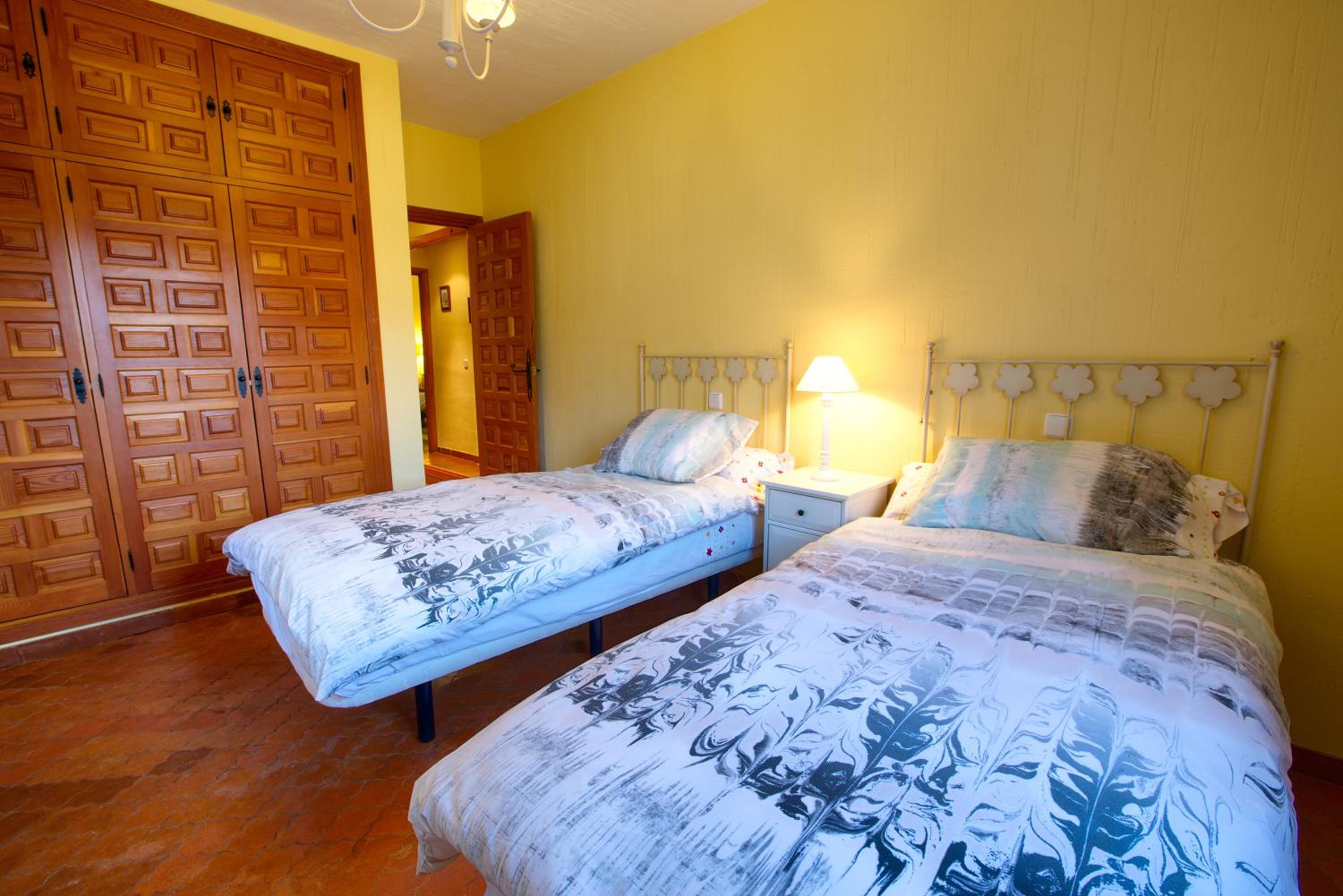 Apartment with Mountain View - Photo 1