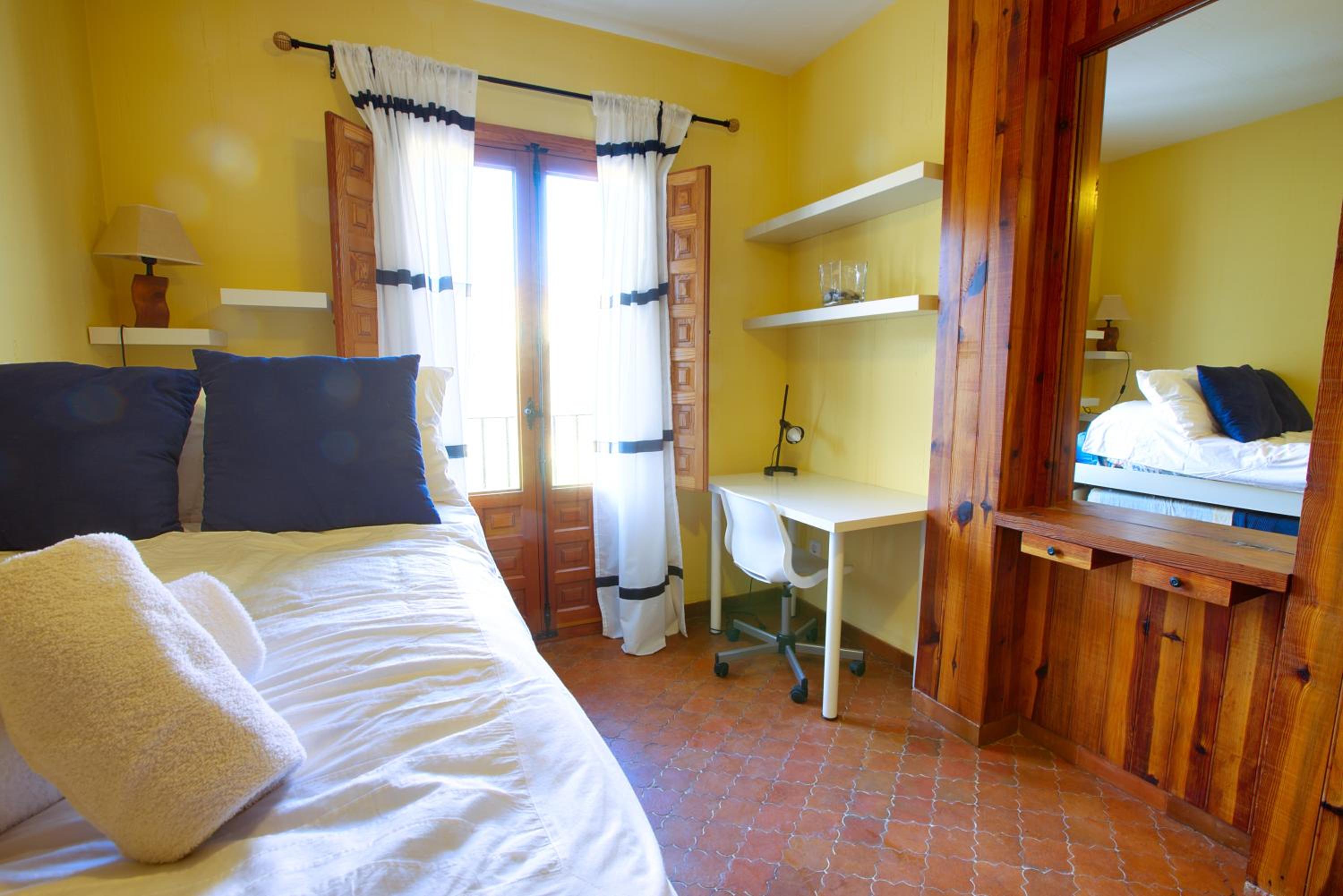 Apartment with Mountain View - Photo 12