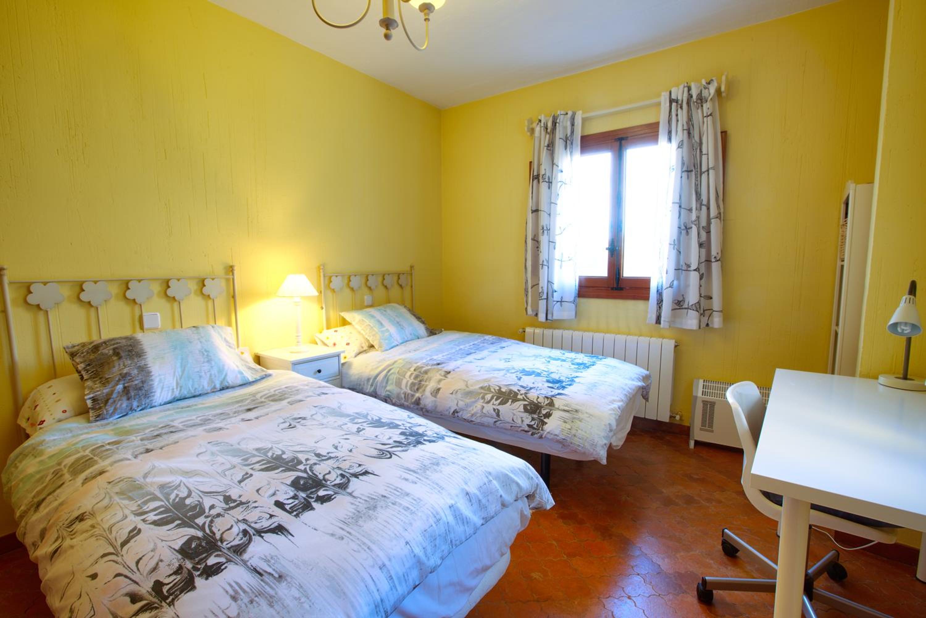 Apartment with Mountain View - Photo 13