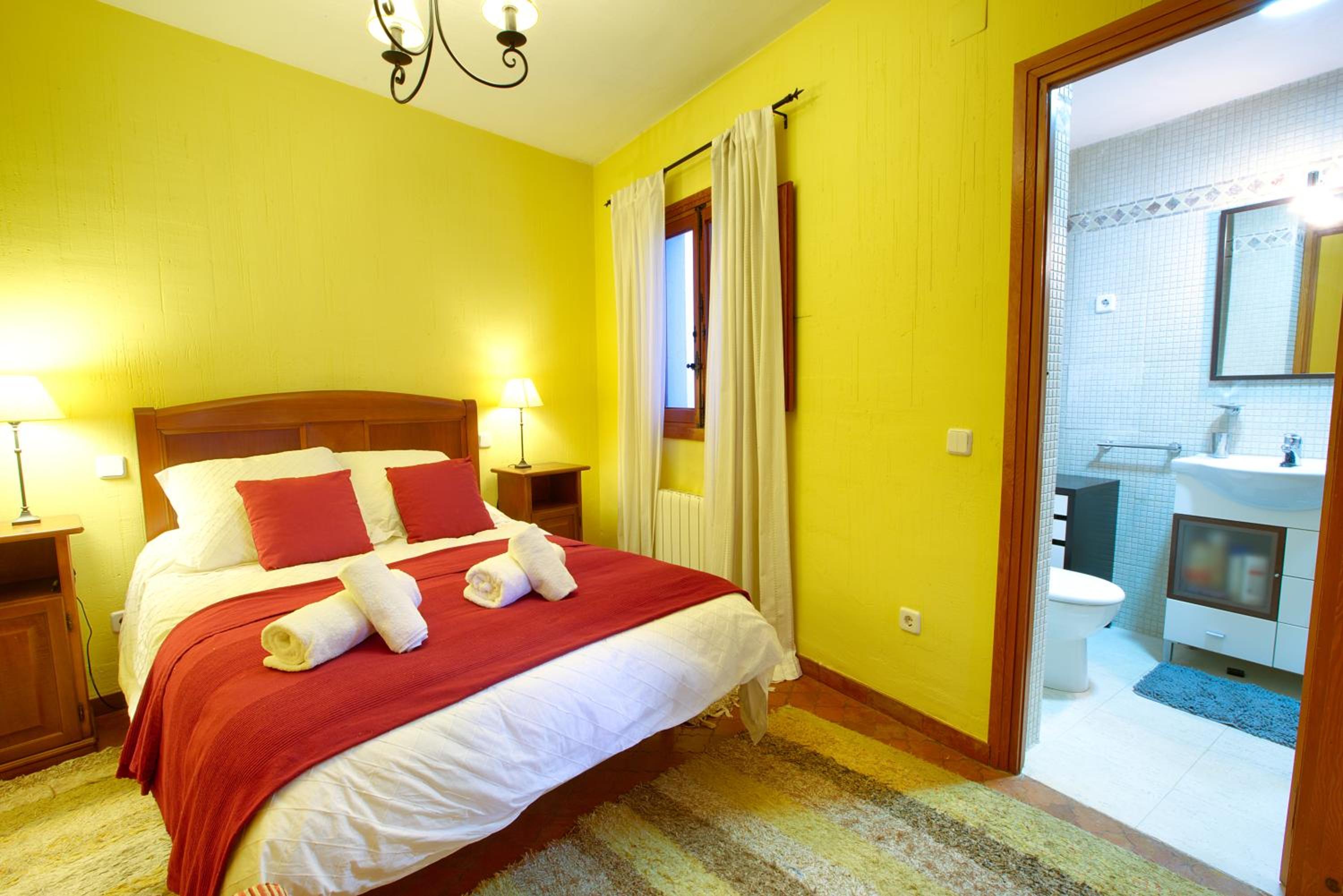 Apartment with Mountain View - Photo 10