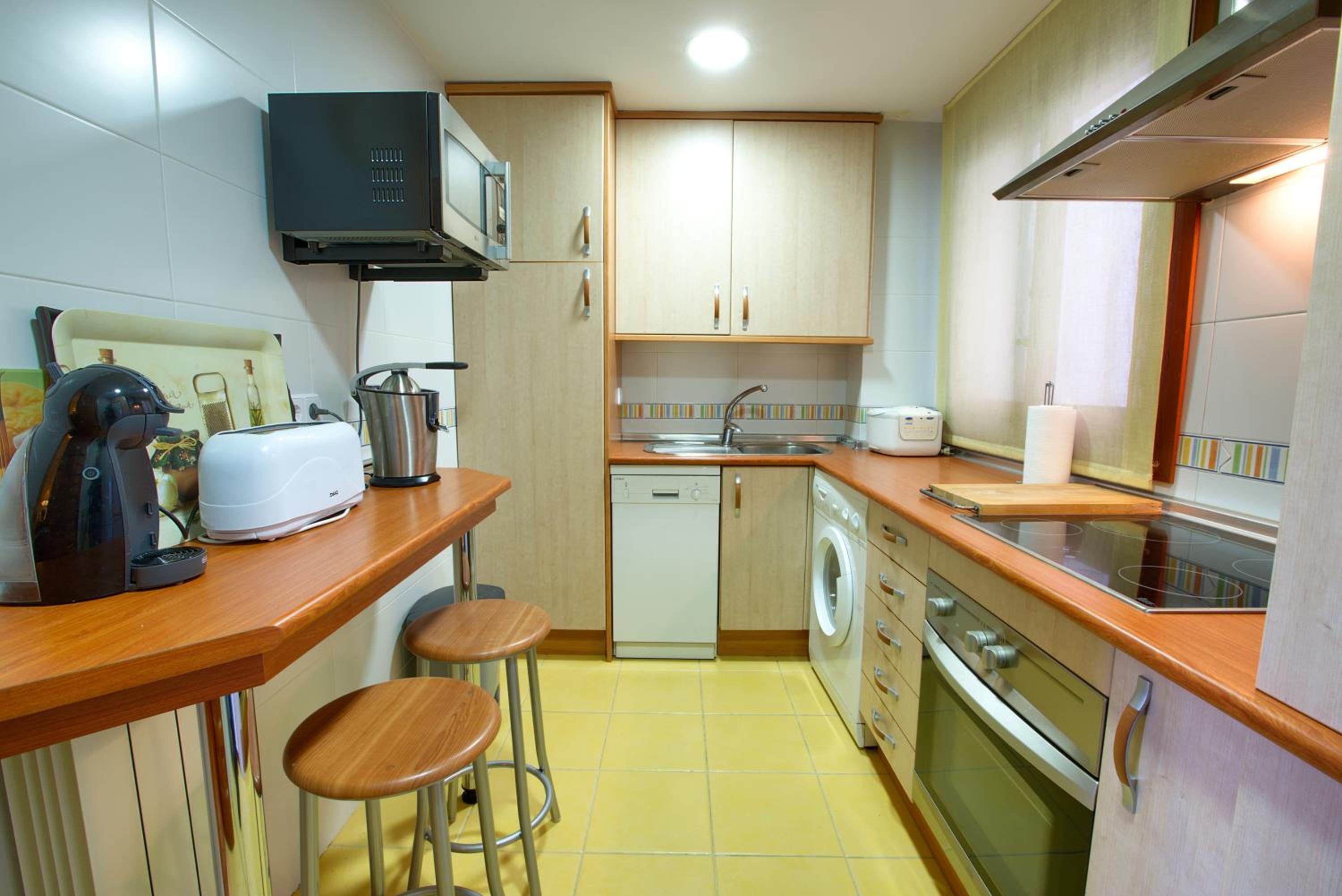 Apartment with Mountain View - Photo 21