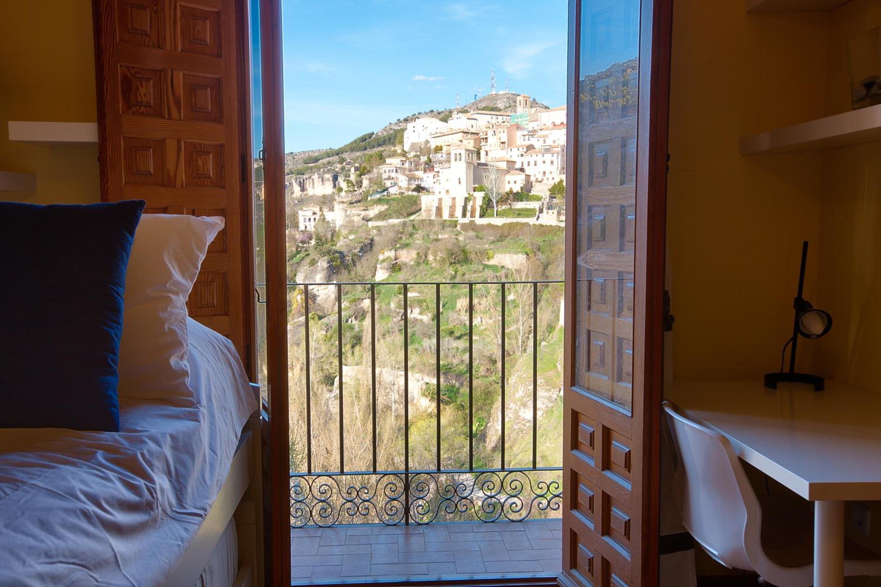 Apartment with Mountain View - Photo 9