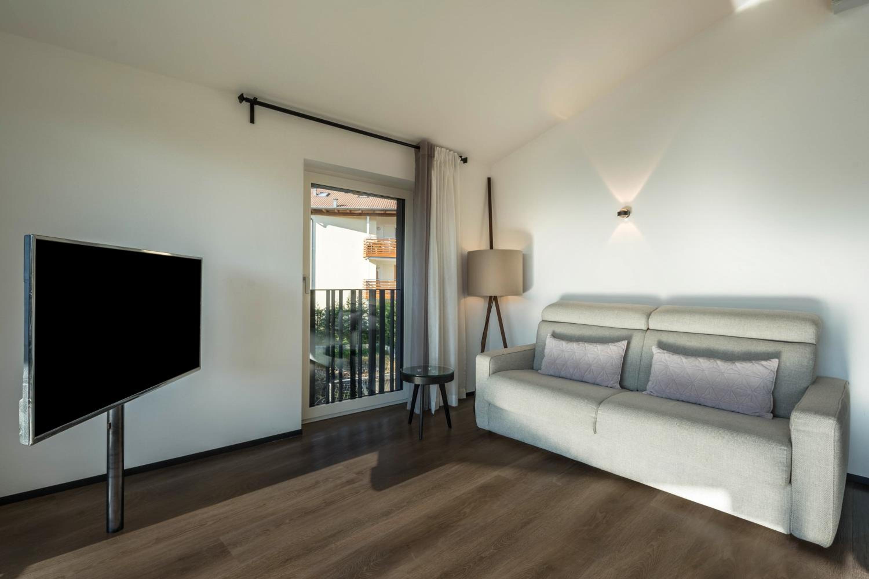 Superior One-Bedroom Apartment with Balcony