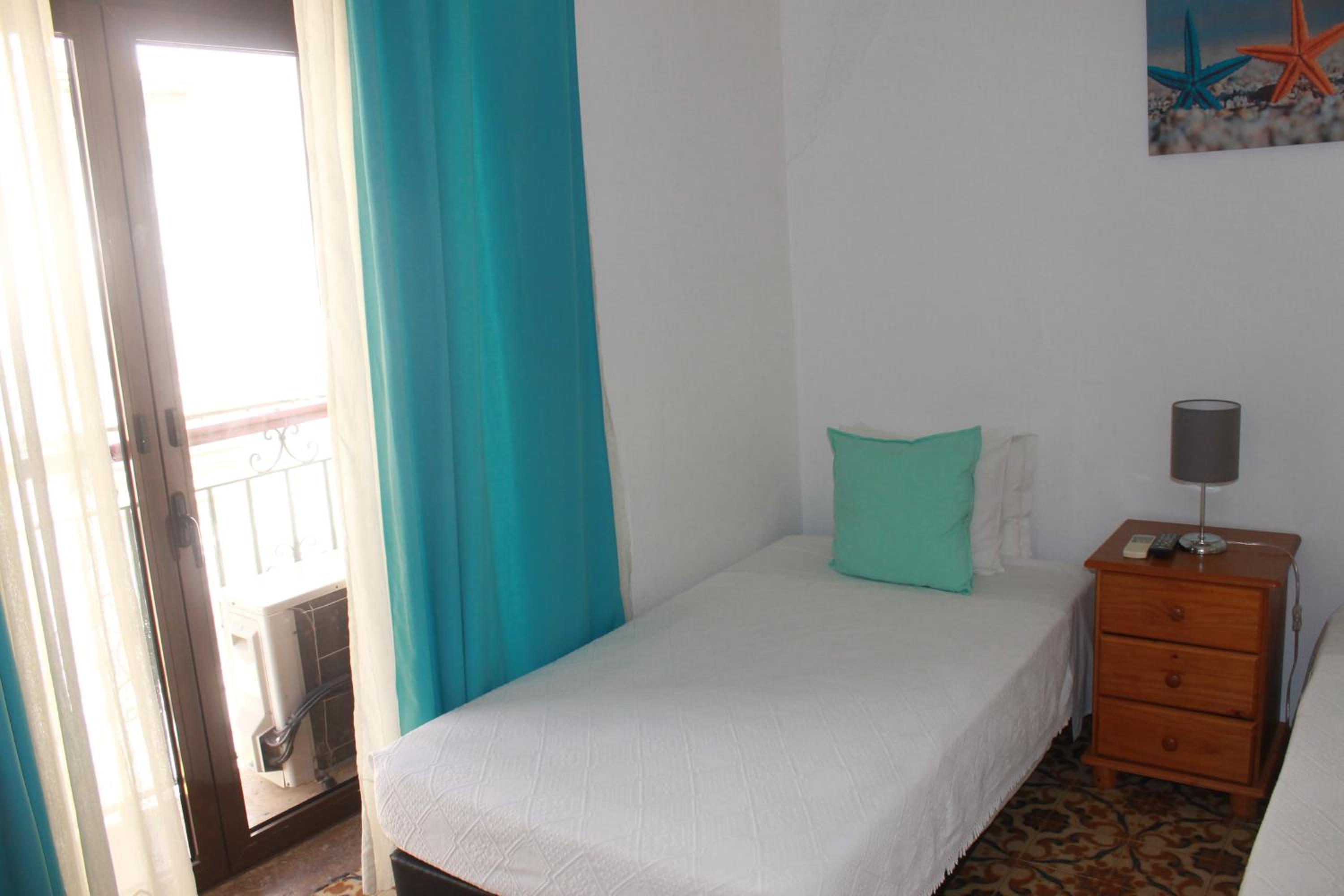 Quadruple Room with Balcony - Photo 2