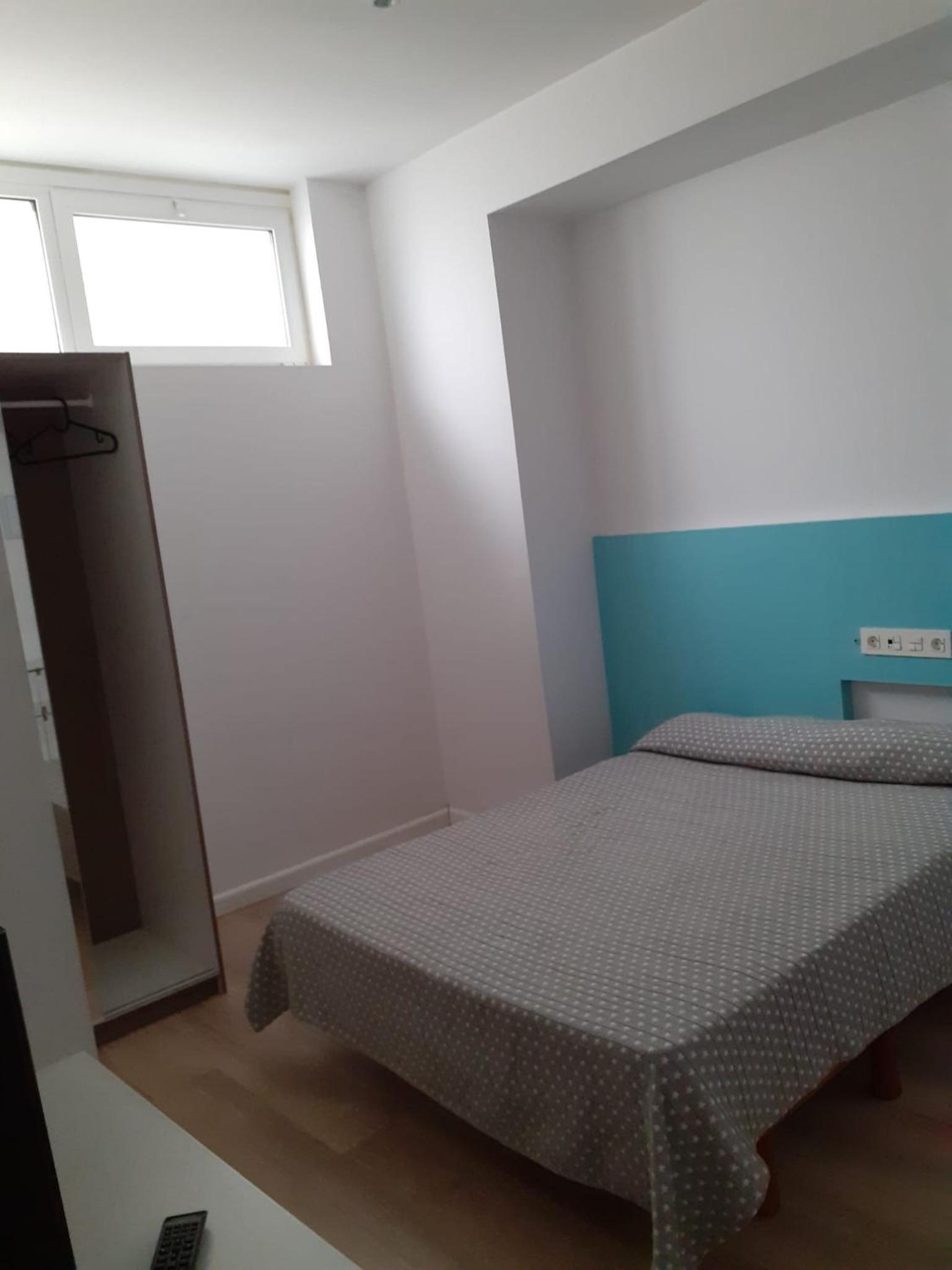 Single Room with Private Bathroom