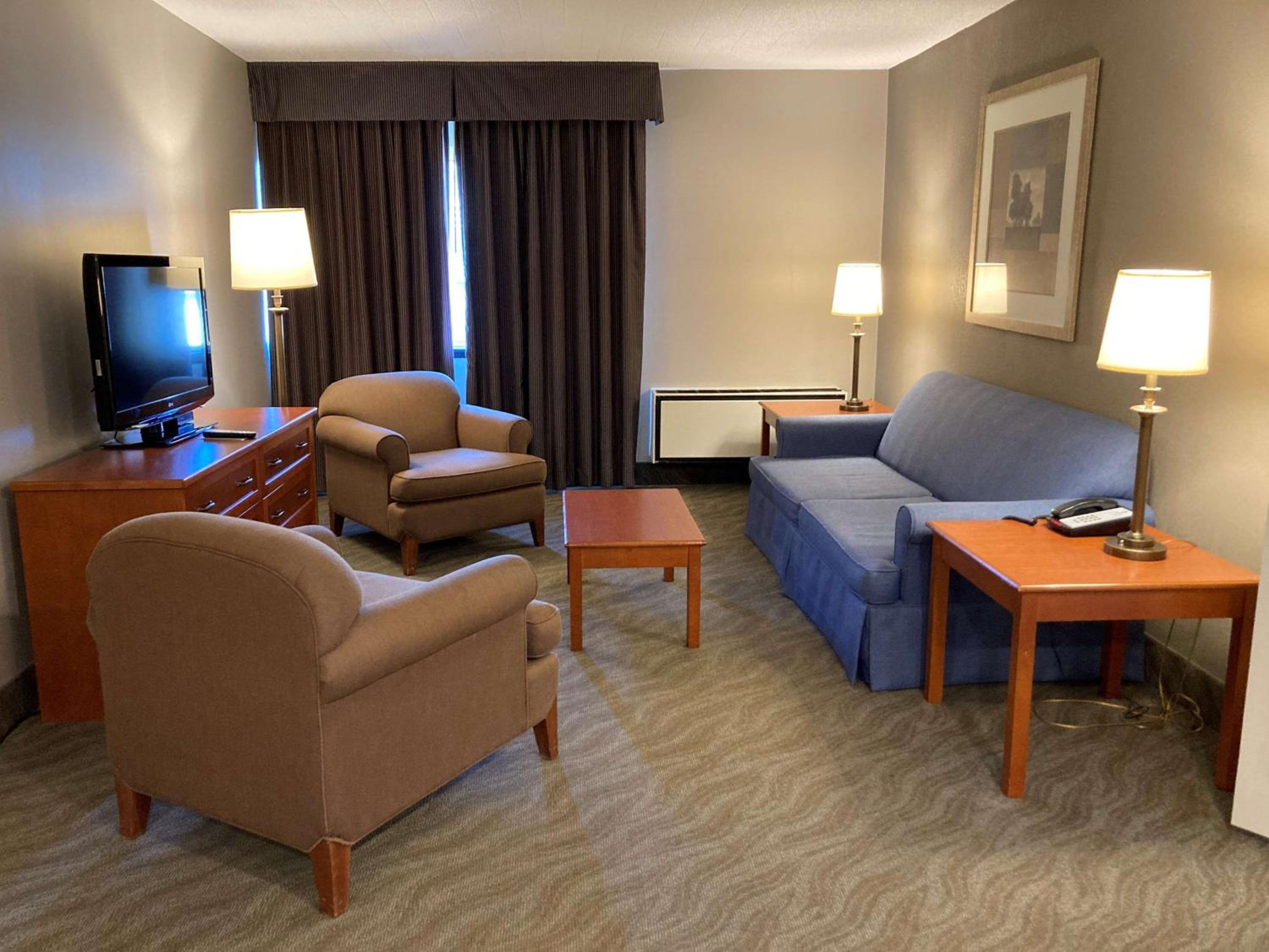 King Suite - Non-Smoking - Photo 4