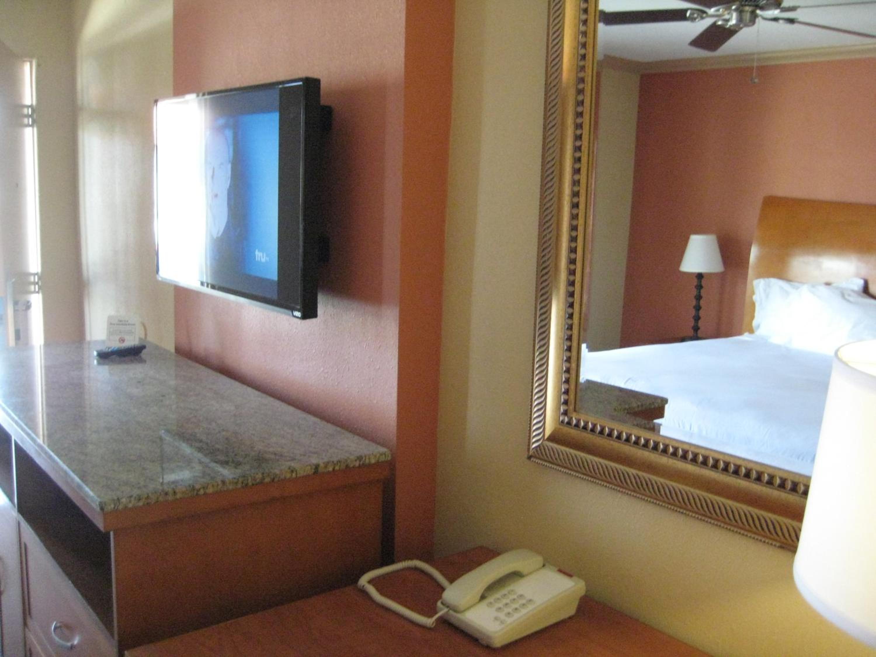 King Room - Non-Smoking photo 3