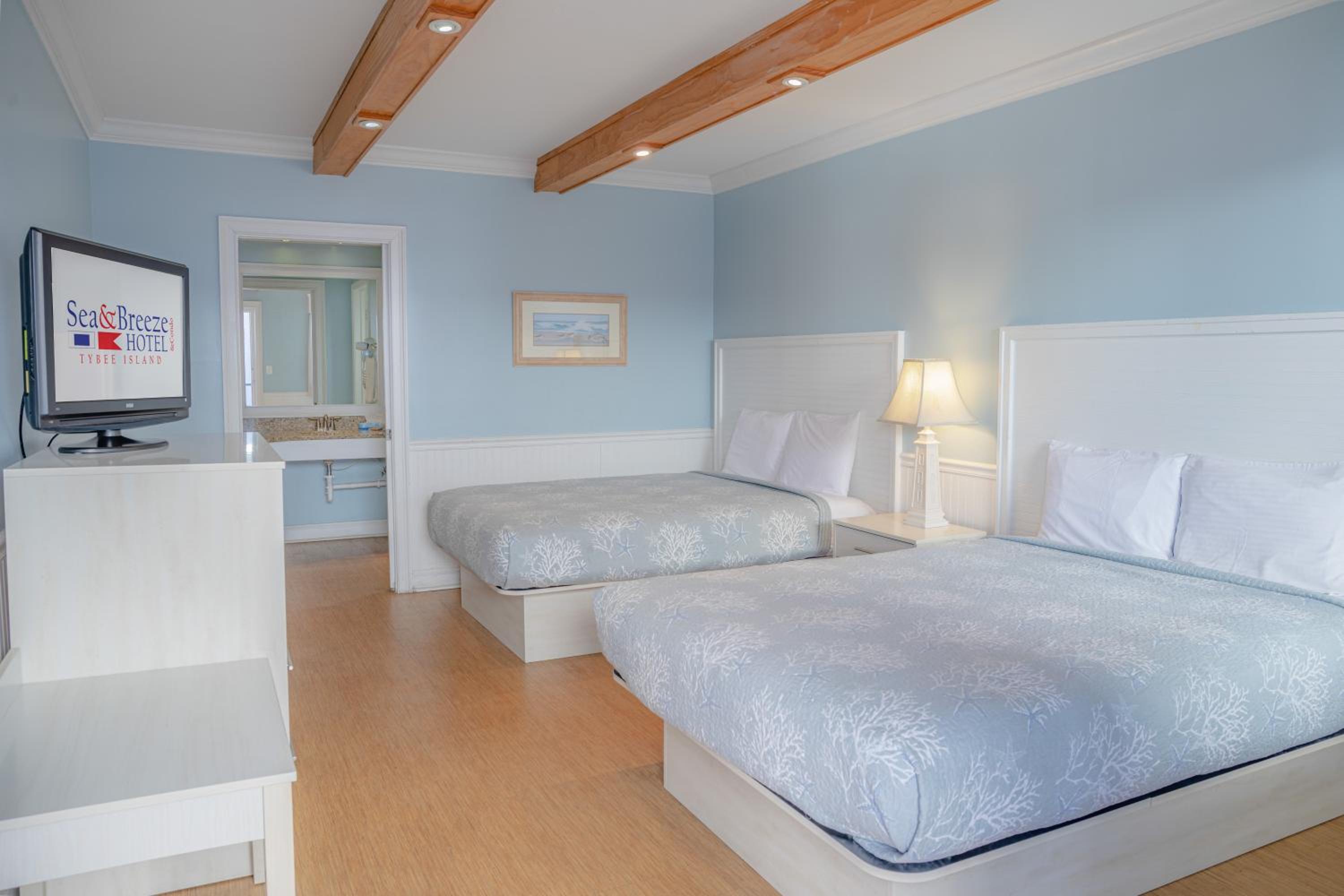 Queen Room with Two Queen Beds - Photo 1