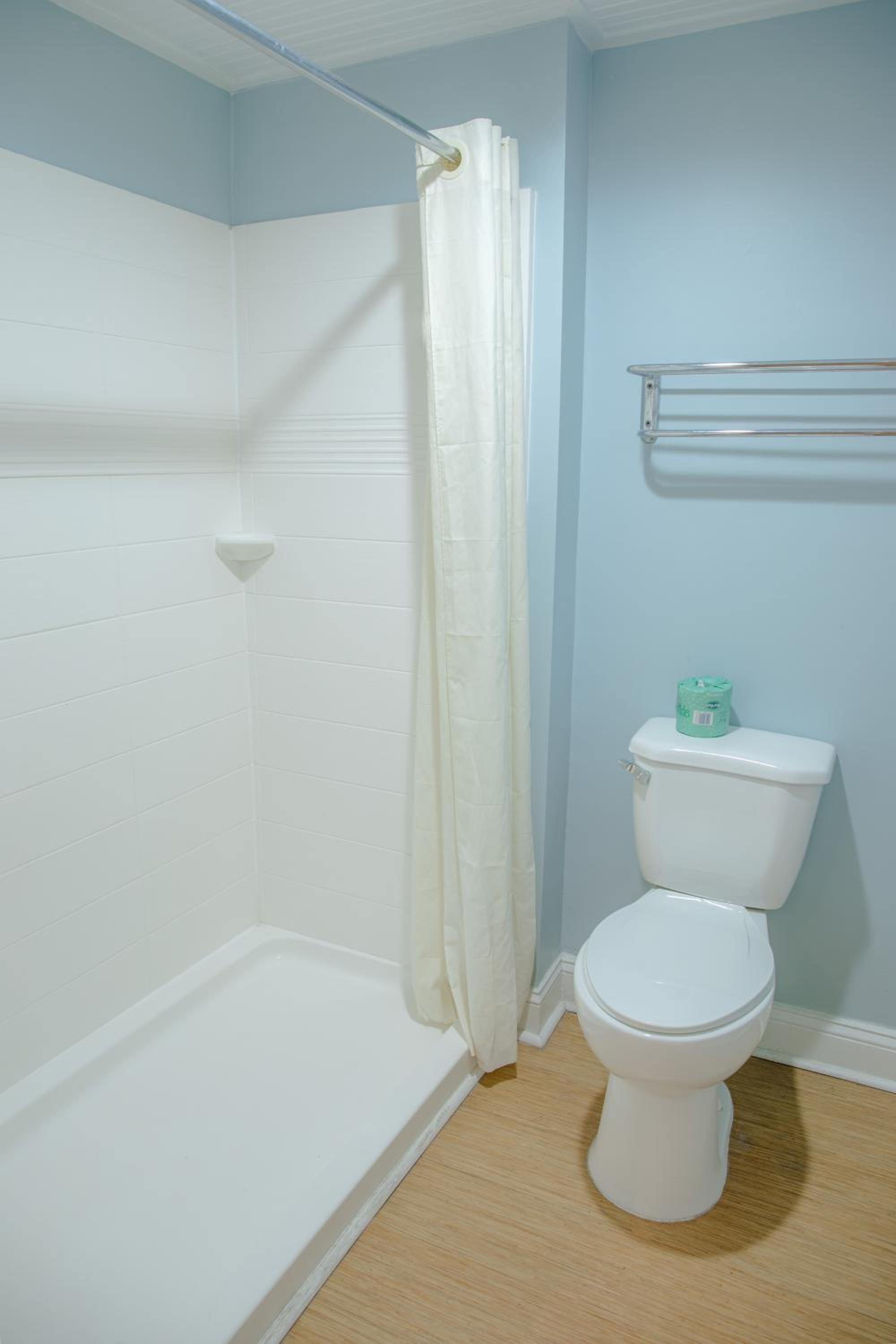 Queen Room with Two Queen Beds - Photo 7
