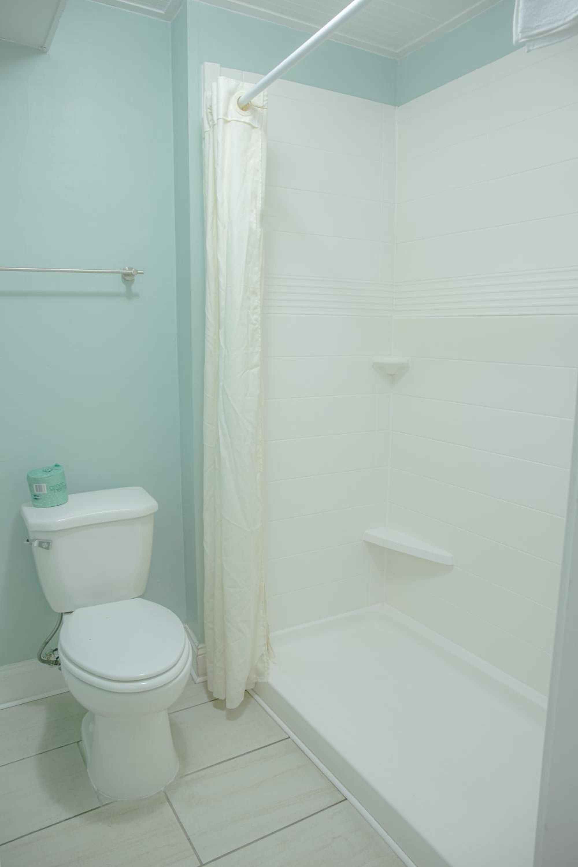 Queen Room with Two Queen Beds - Photo 6