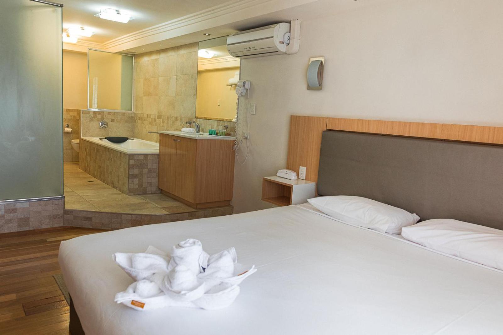 Luxury Suite with Spa Bath (Non-Smoking Balcony)