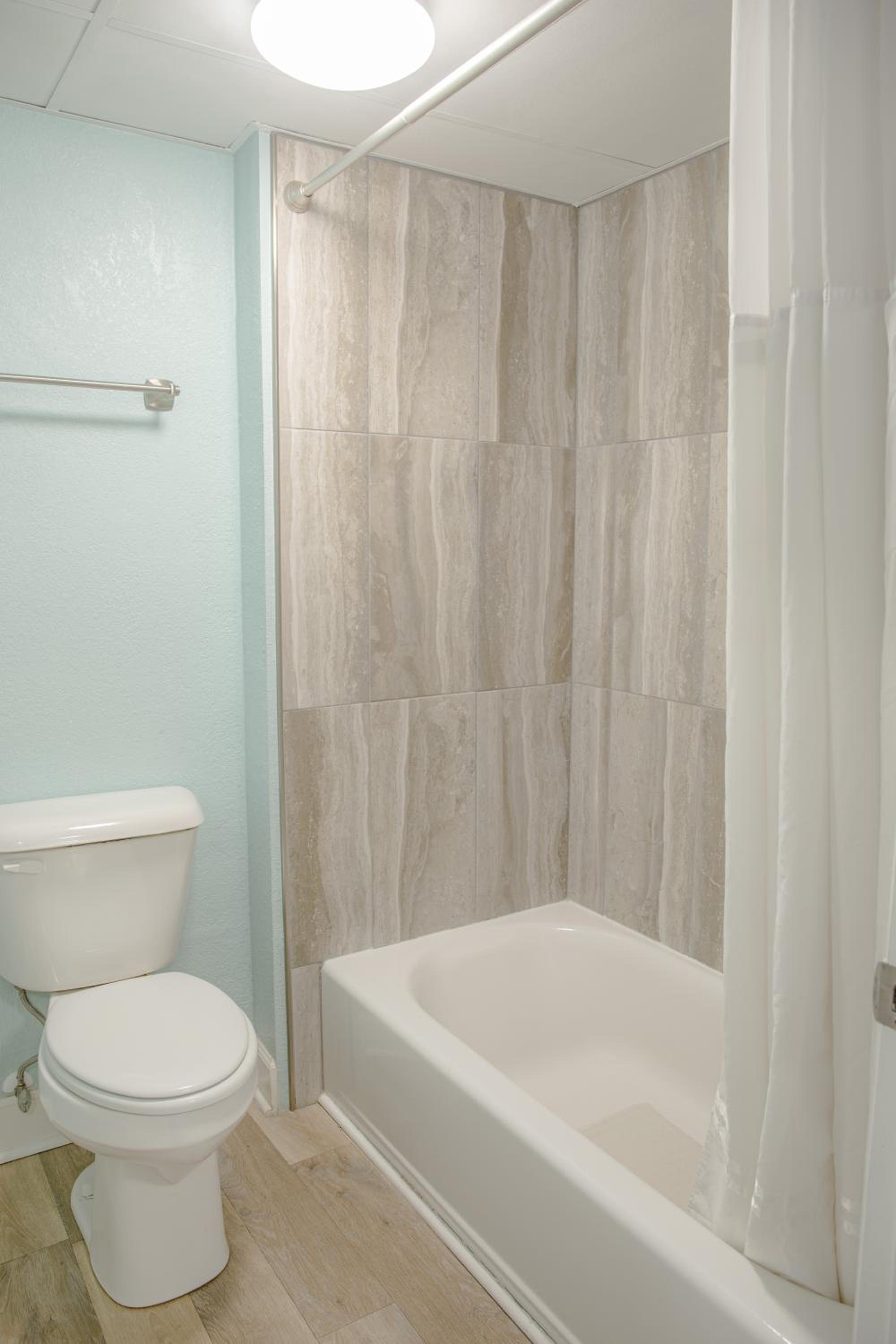 King Suite - Photo 6
