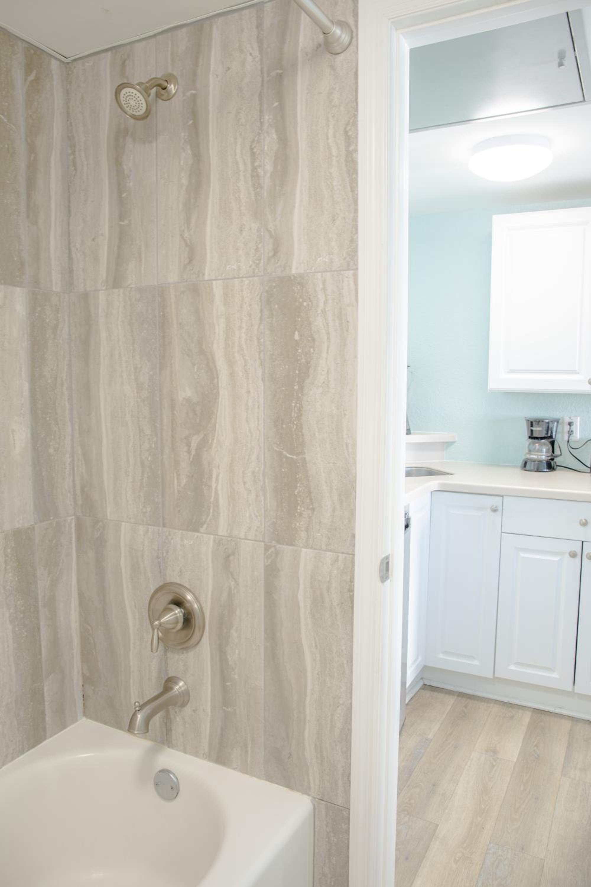 King Suite - Photo 5