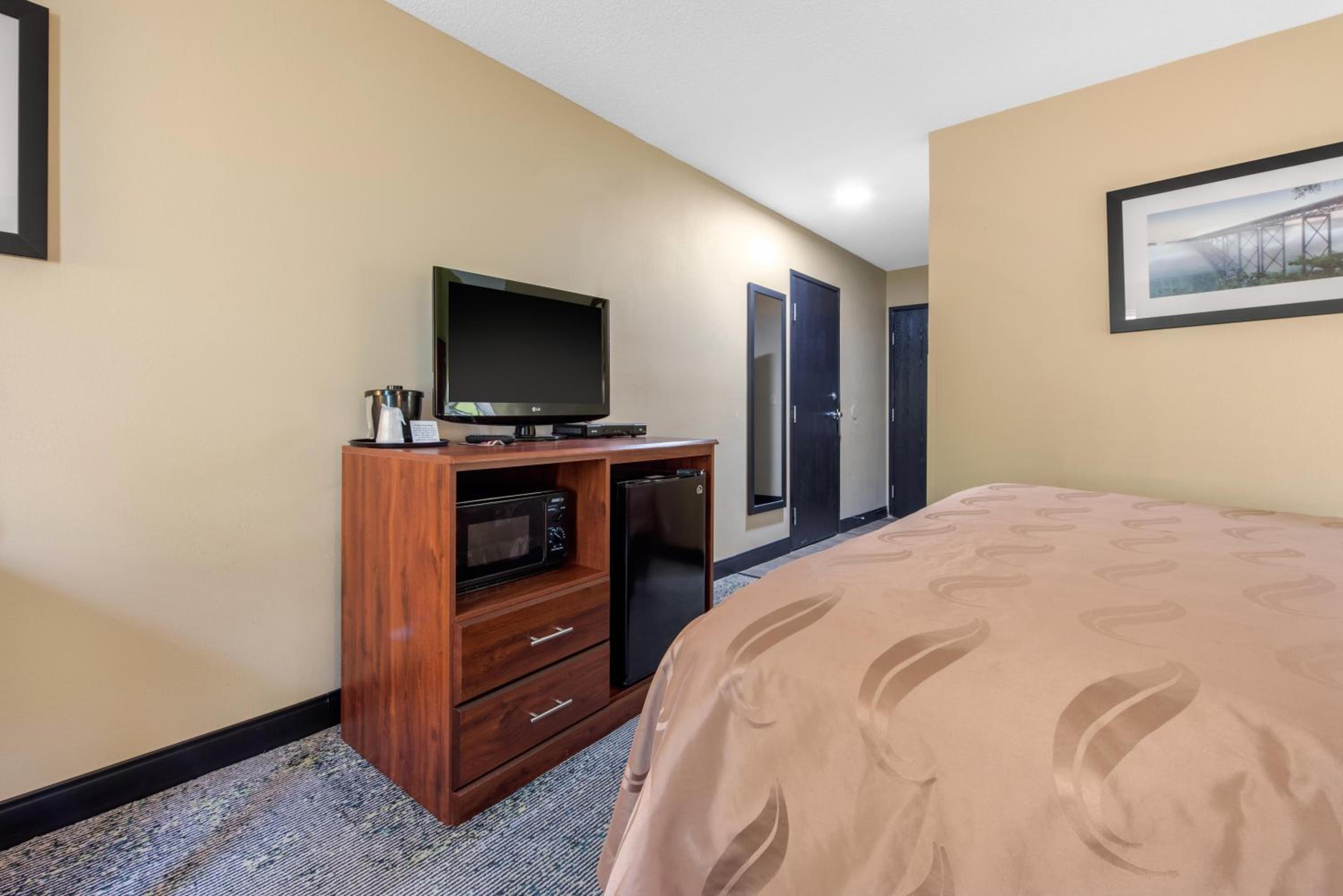 King Room - Accessible/Non-Smoking photo 1
