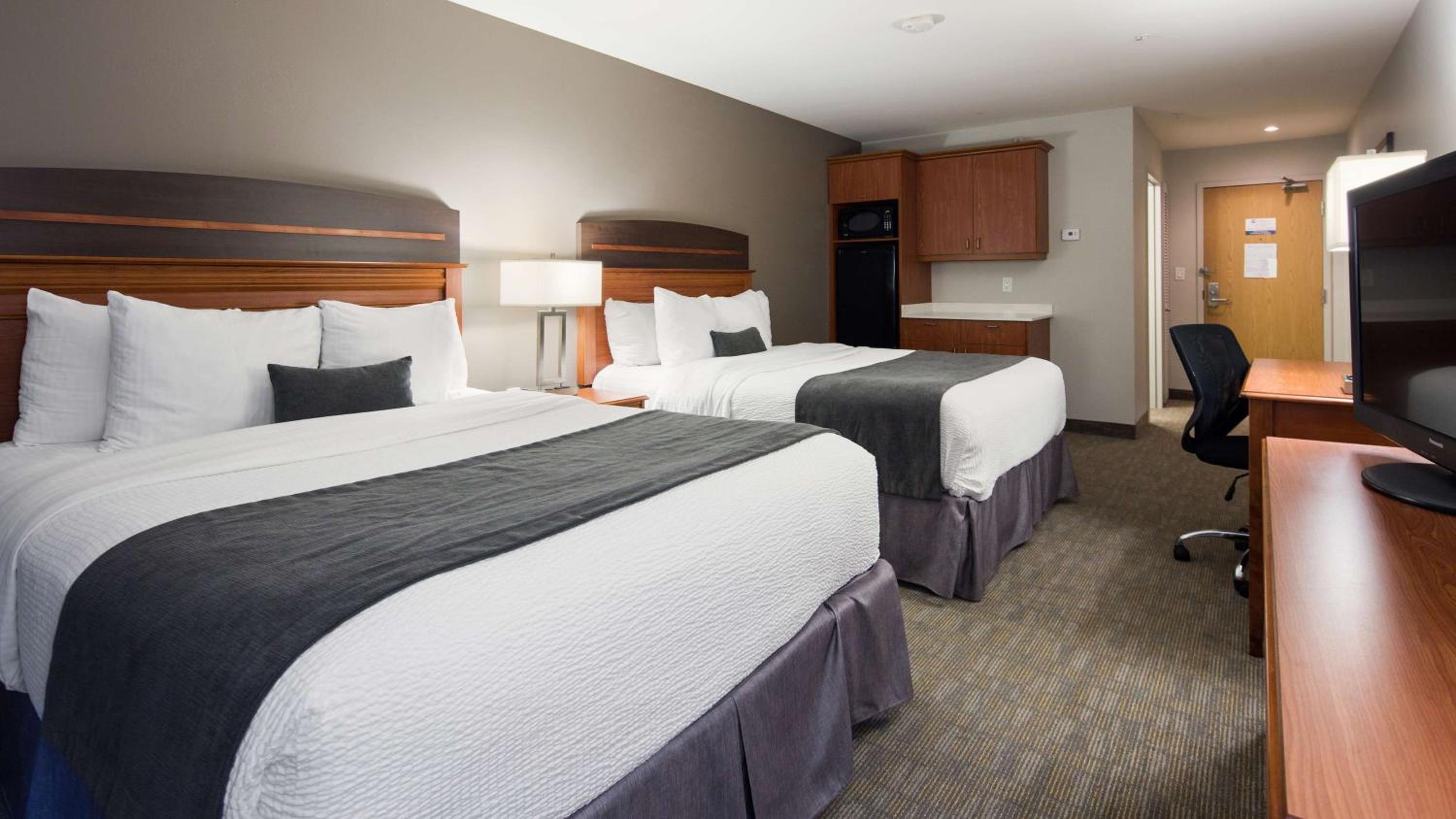 Queen Room with Two Queen Beds - Pet Friendly