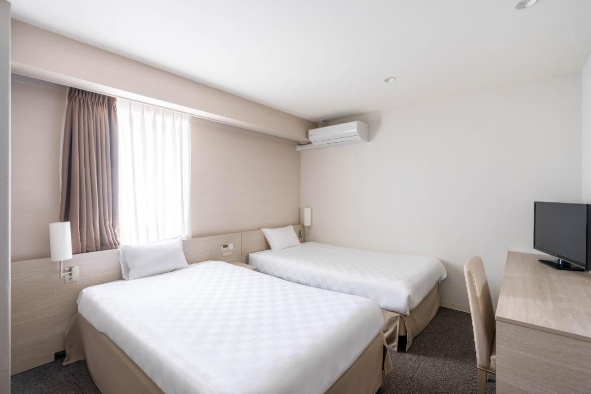 Superior Room with 2 Single Beds and Sofa Bed photo 1