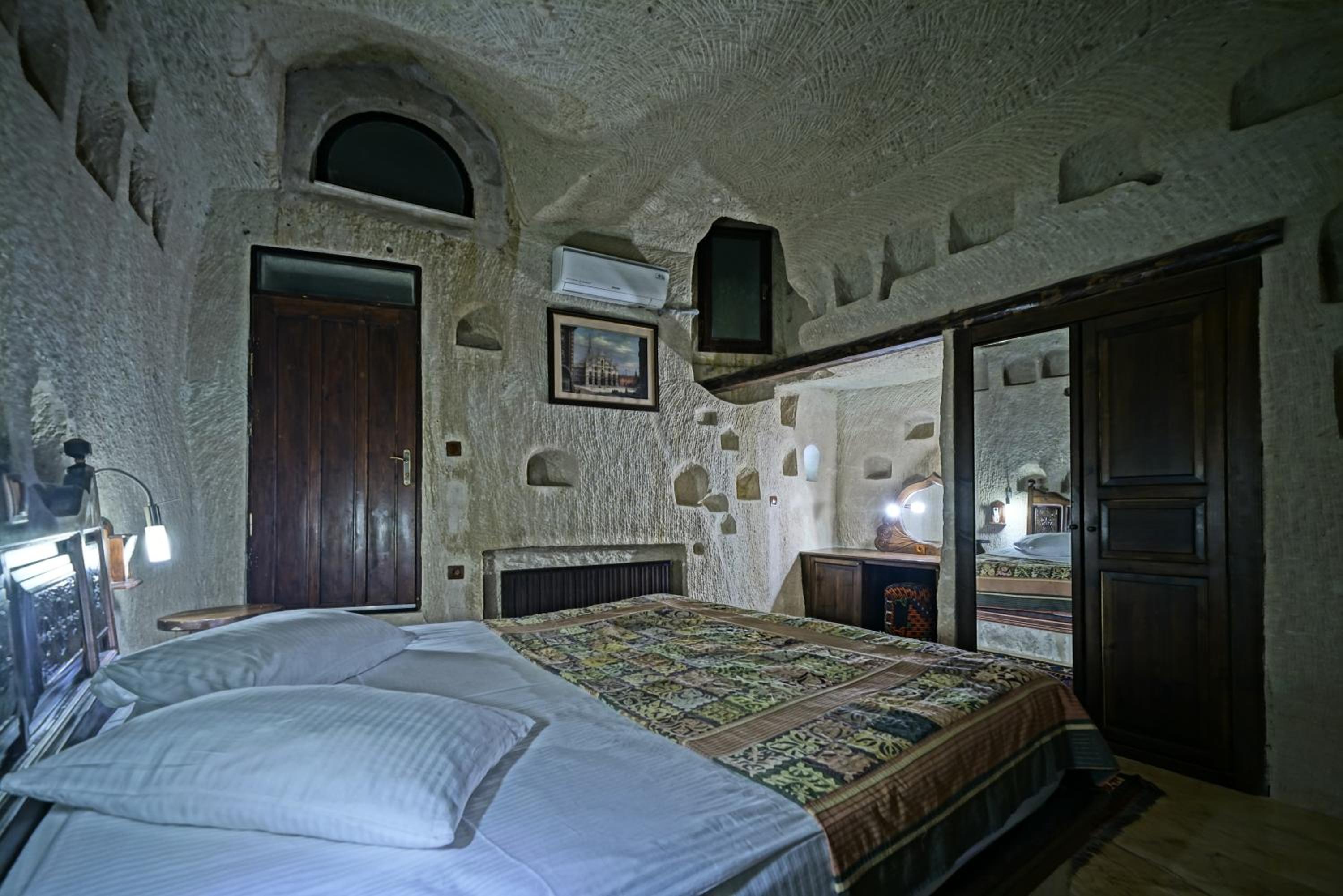 Premium King Cave Suite with Turkish Bath - Photo 3