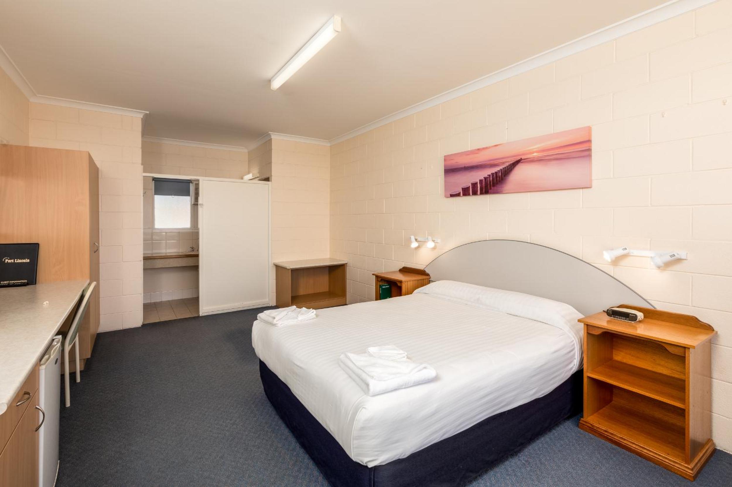 Double Room - Photo 6