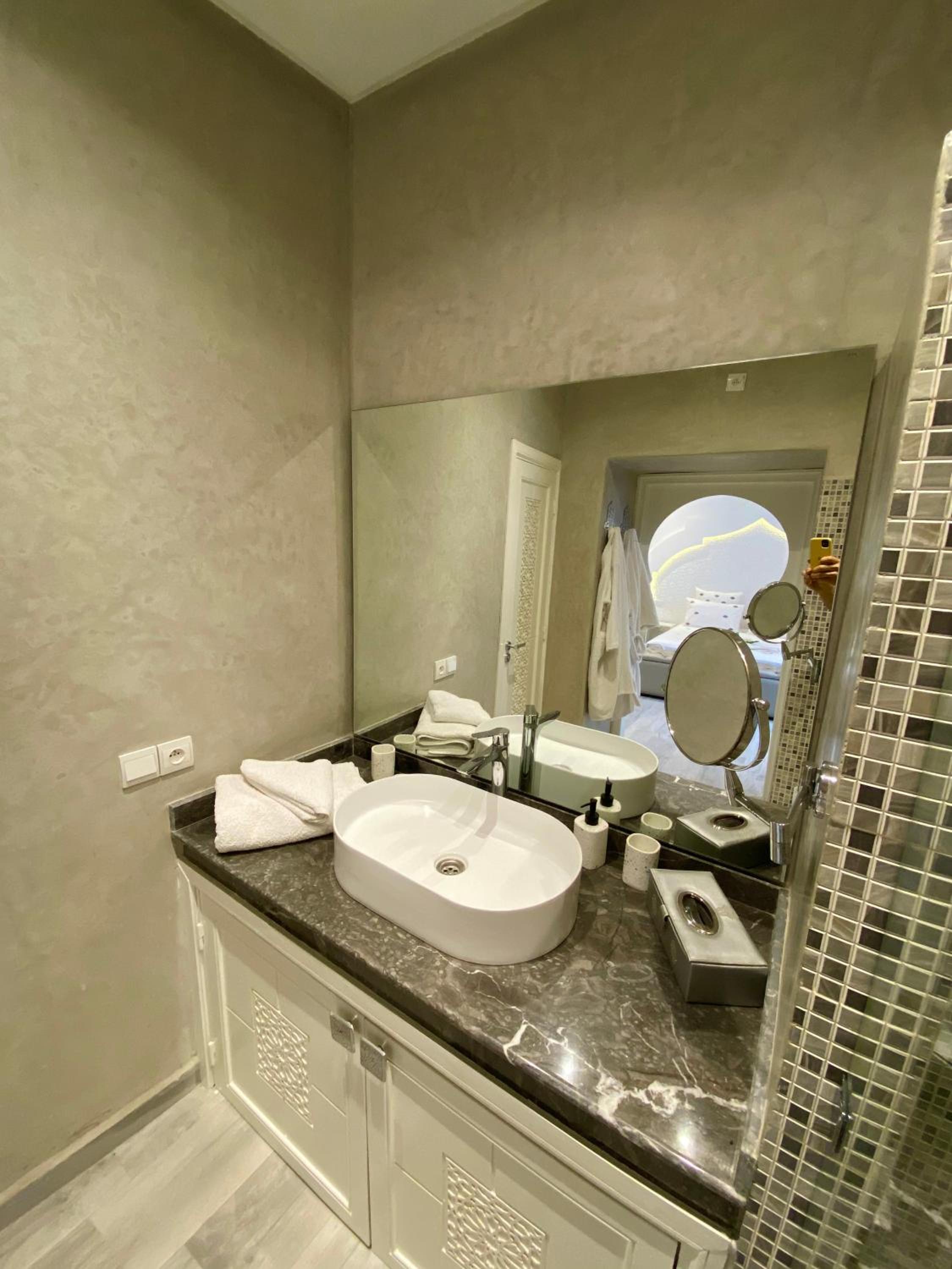 Double Room - Photo 7