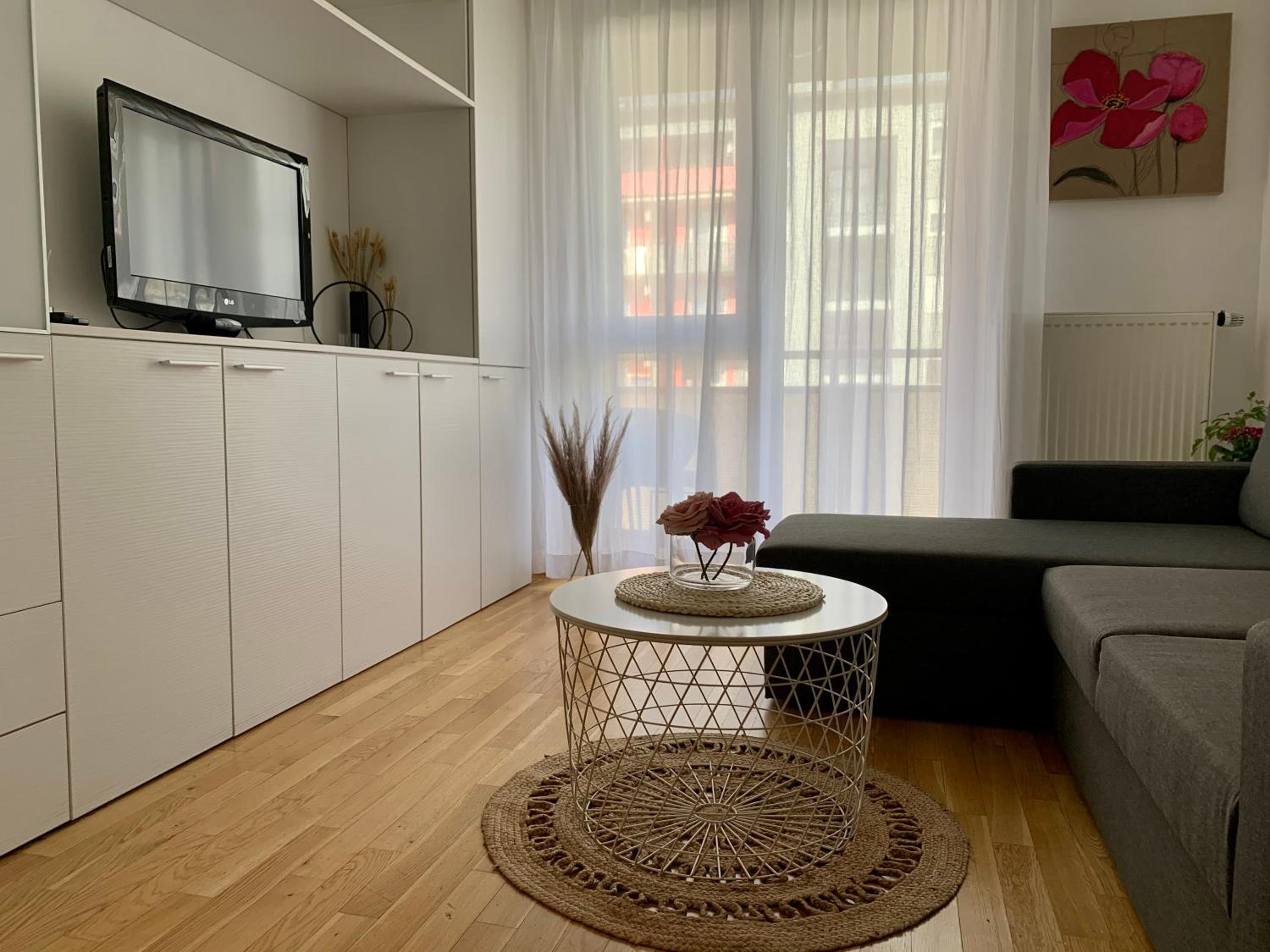 One-Bedroom Apartment photo 3